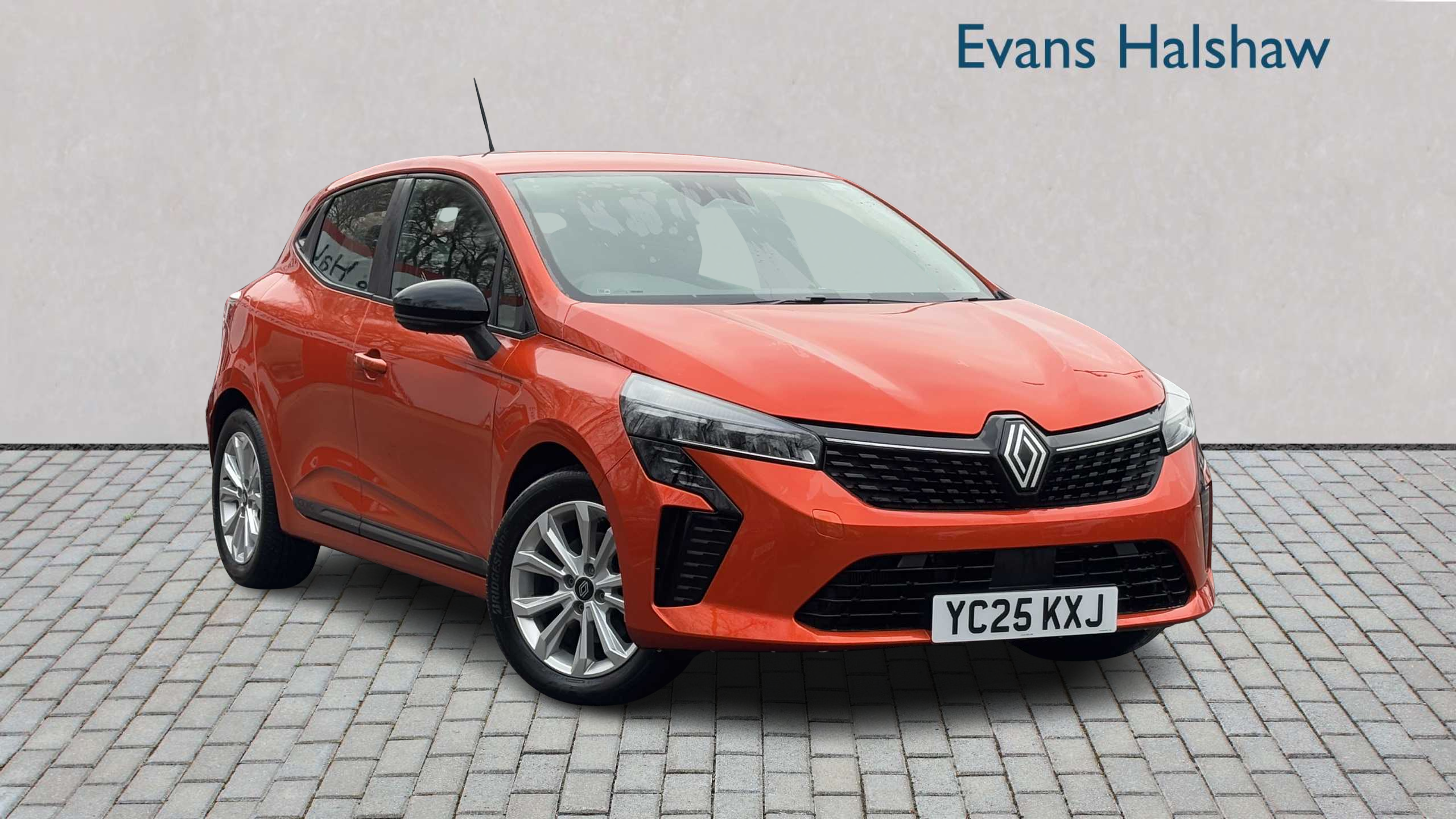 Main listing image - Renault Clio
