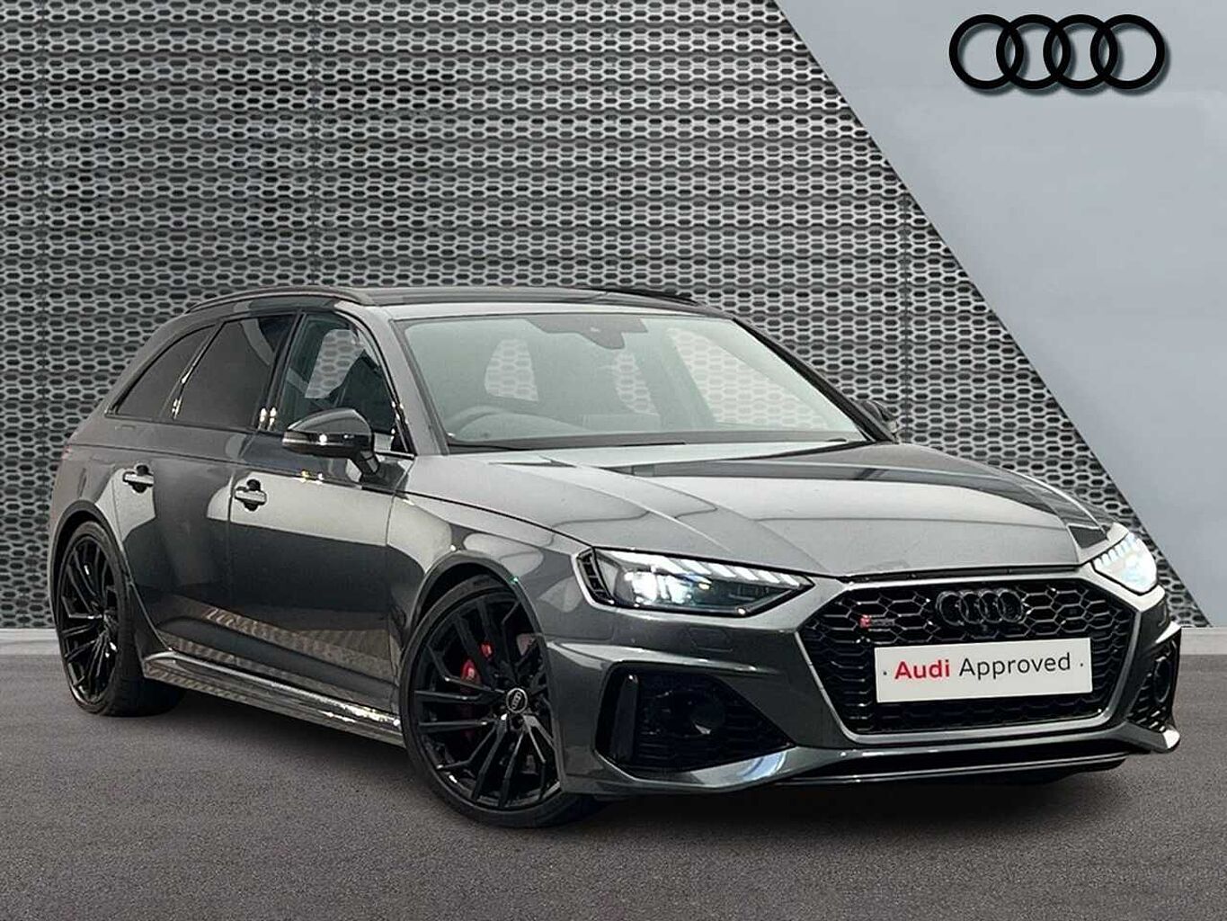 Main listing image - Audi RS4