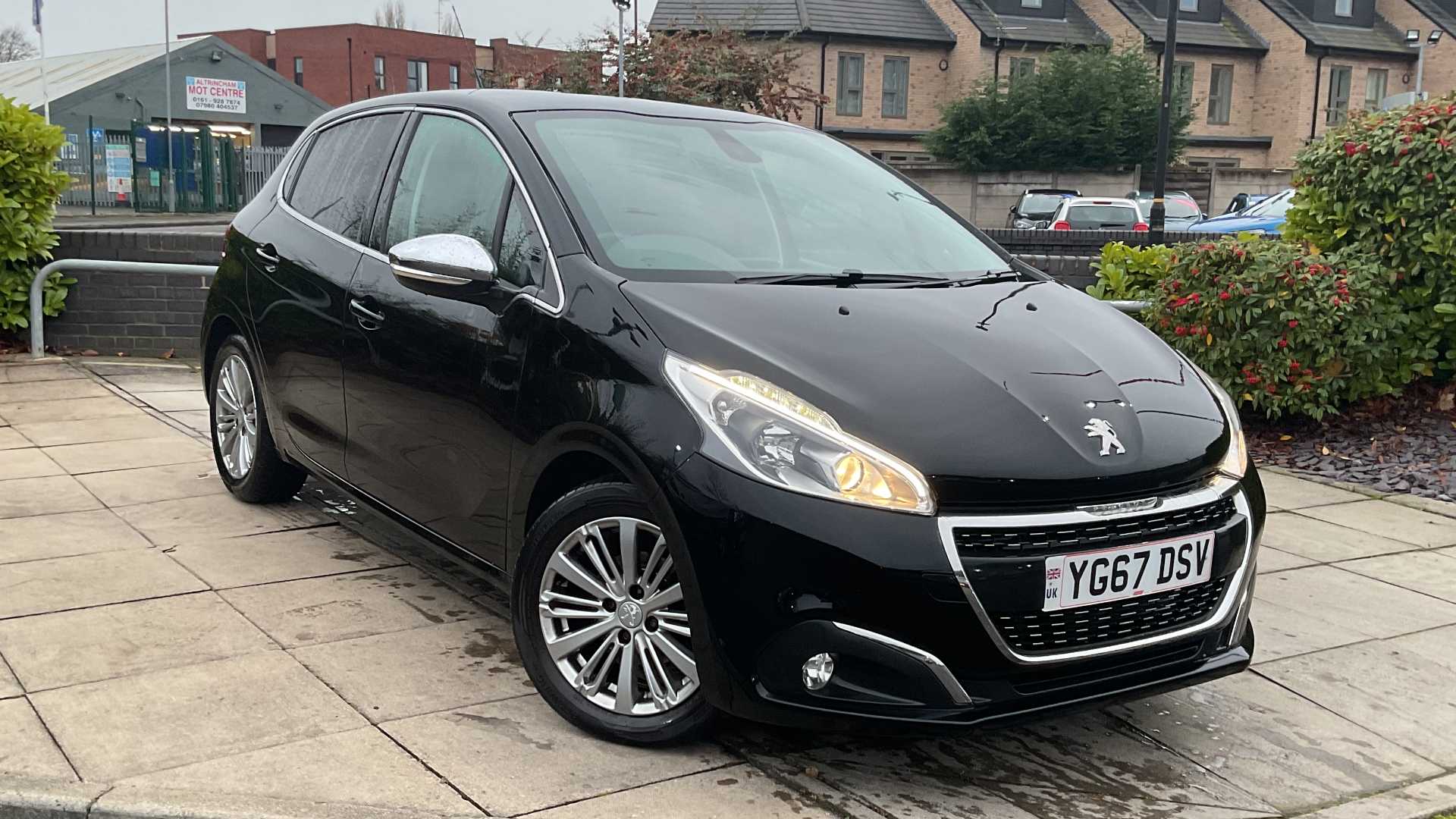 Main listing image - Peugeot 208