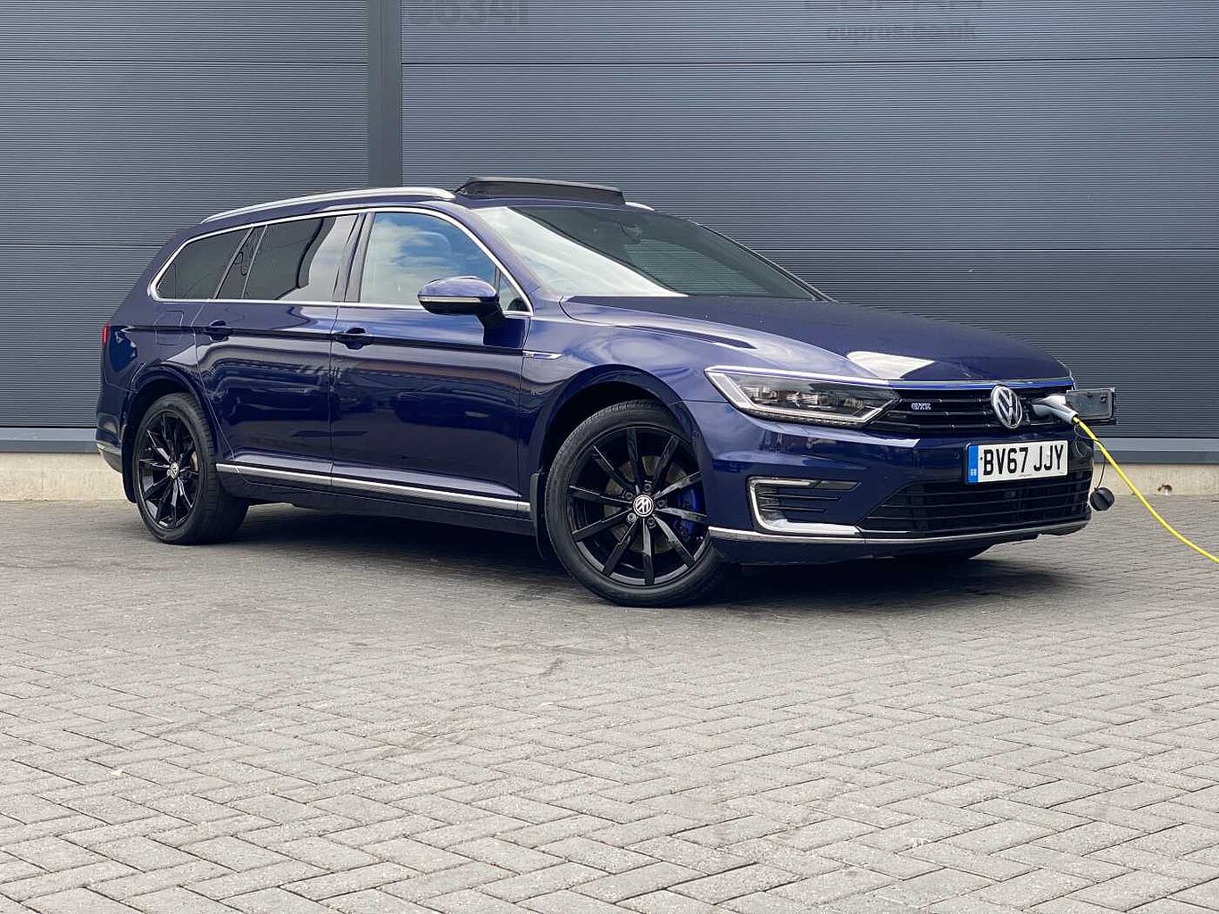 Main listing image - Volkswagen Passat GTE