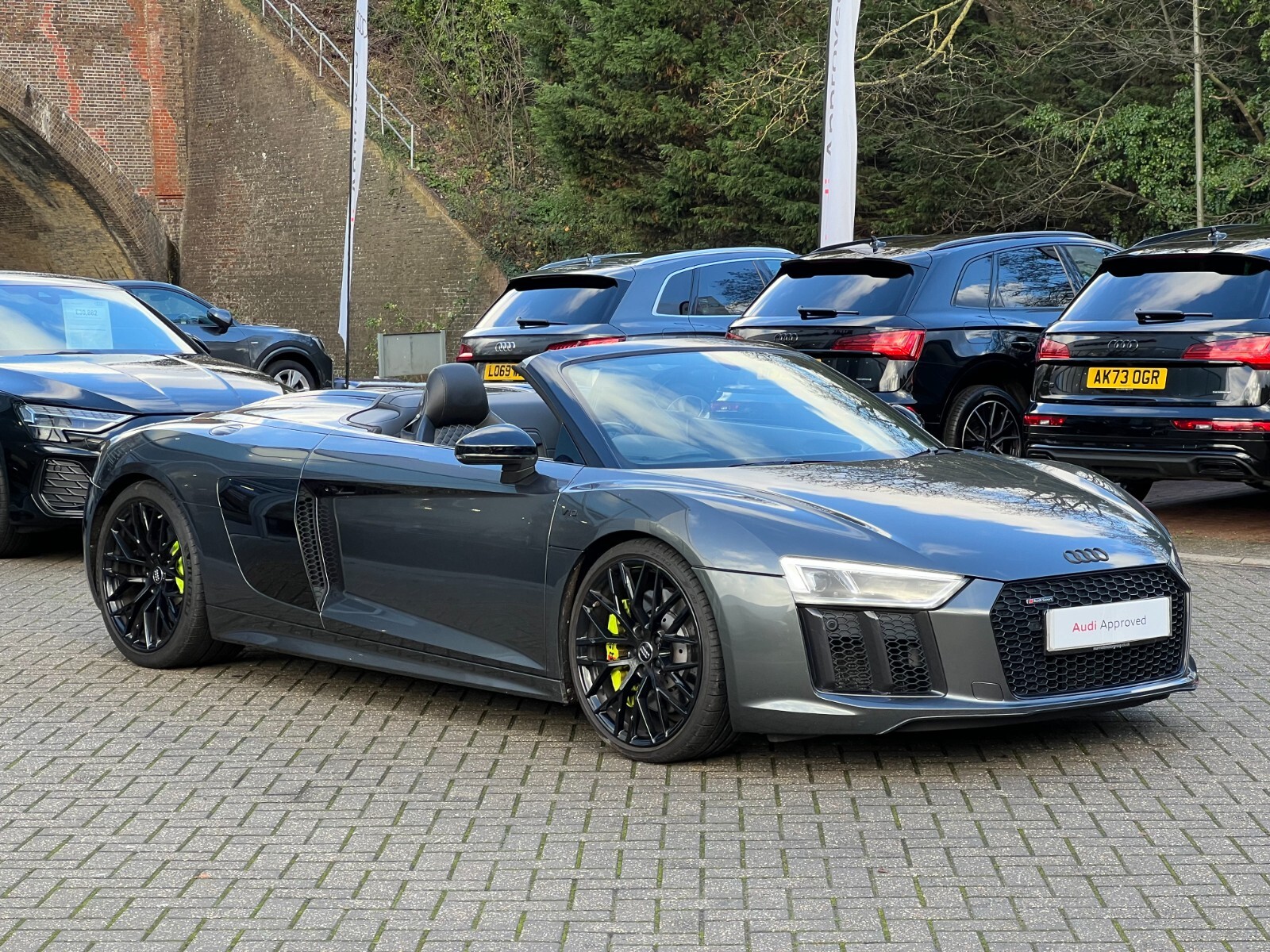 Main listing image - Audi R8 Spyder