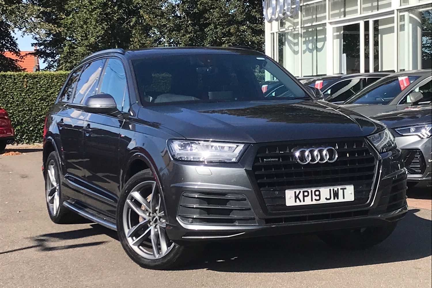 Main listing image - Audi Q7