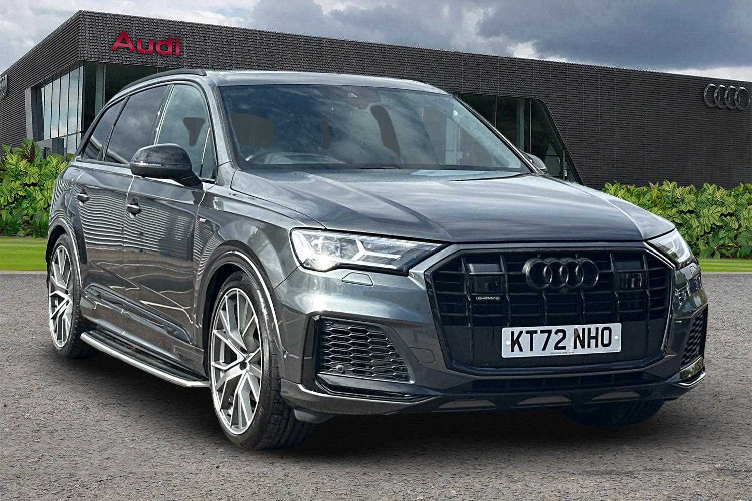 Main listing image - Audi Q7