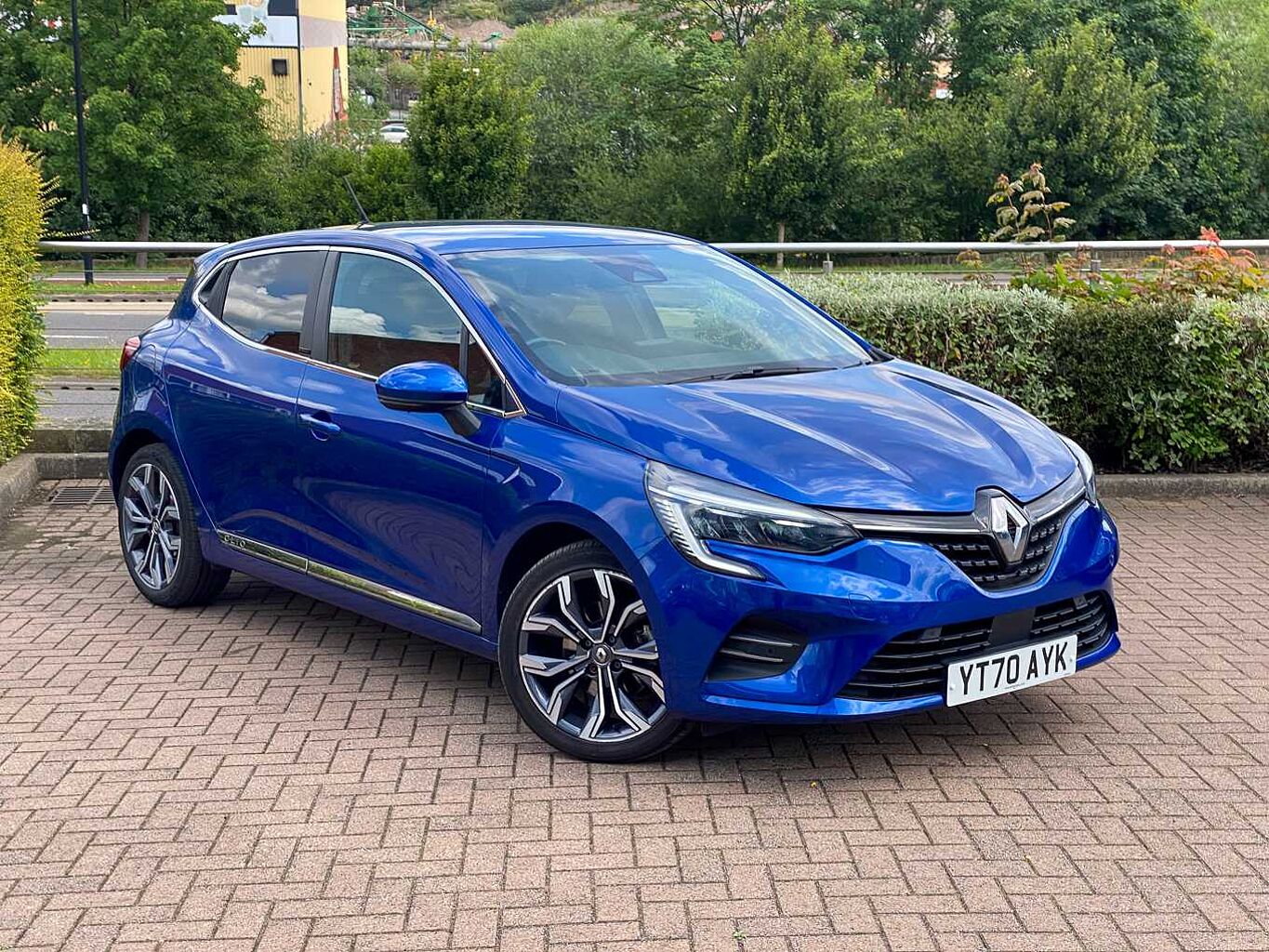 Main listing image - Renault Clio