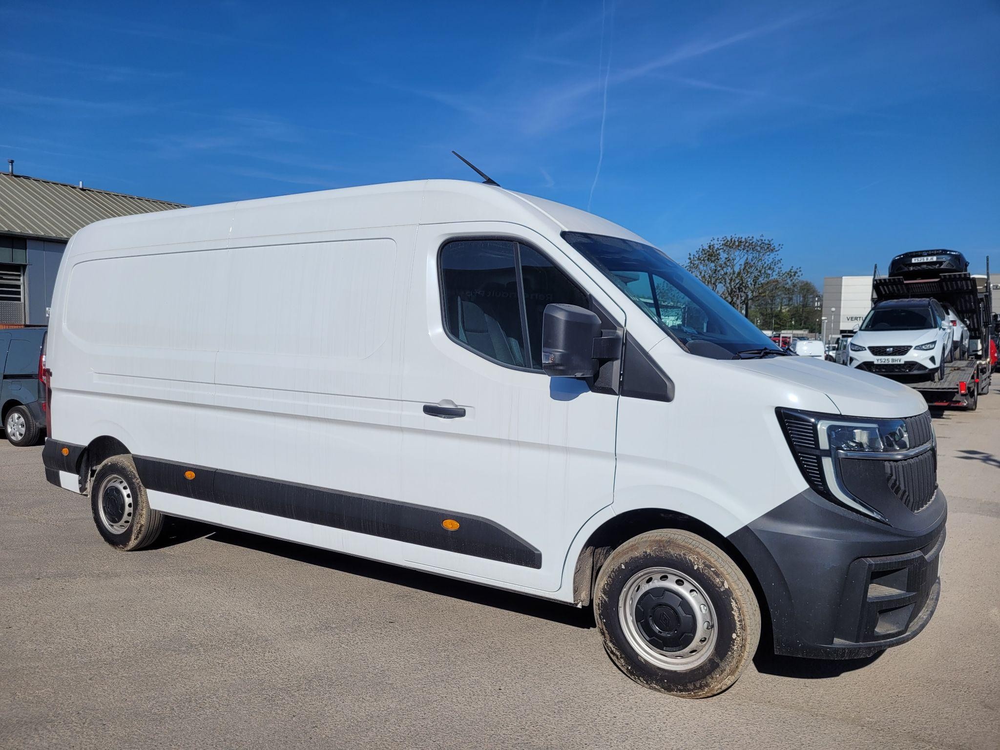 Main listing image - Renault Master