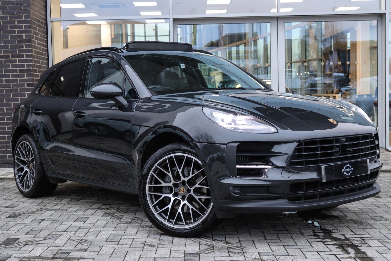 Main listing image - Porsche Macan