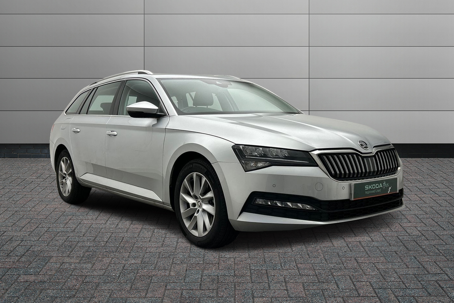 Main listing image - Skoda Superb Estate