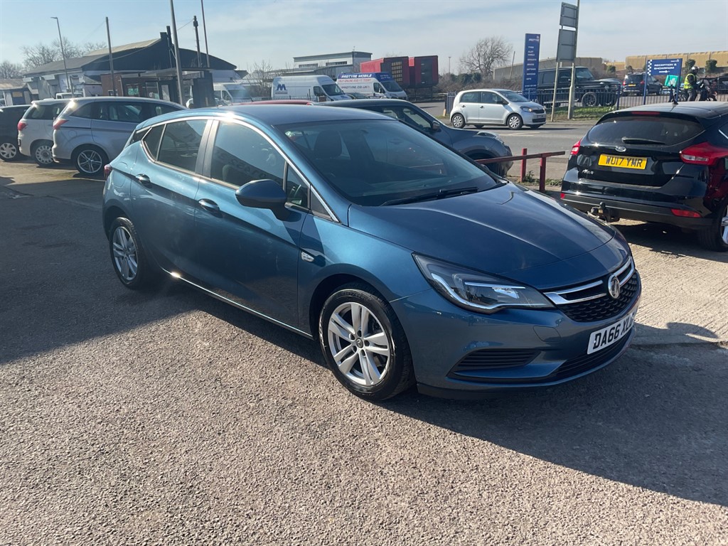 Main listing image - Vauxhall Astra