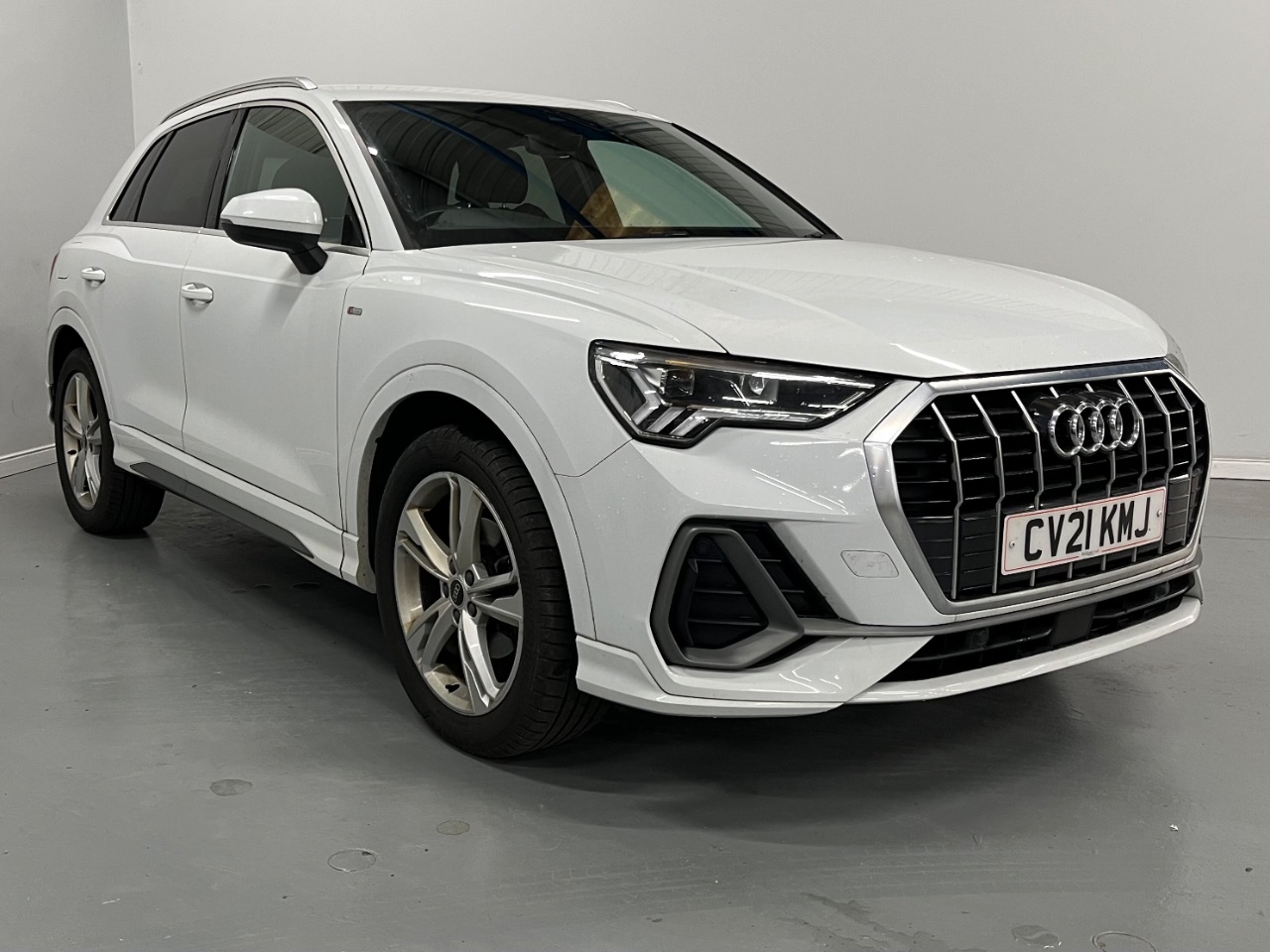 Main listing image - Audi Q3