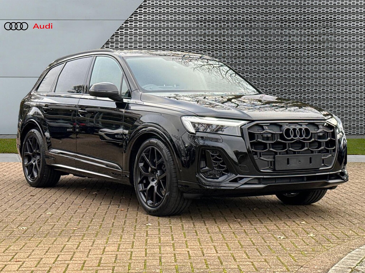 Main listing image - Audi Q7