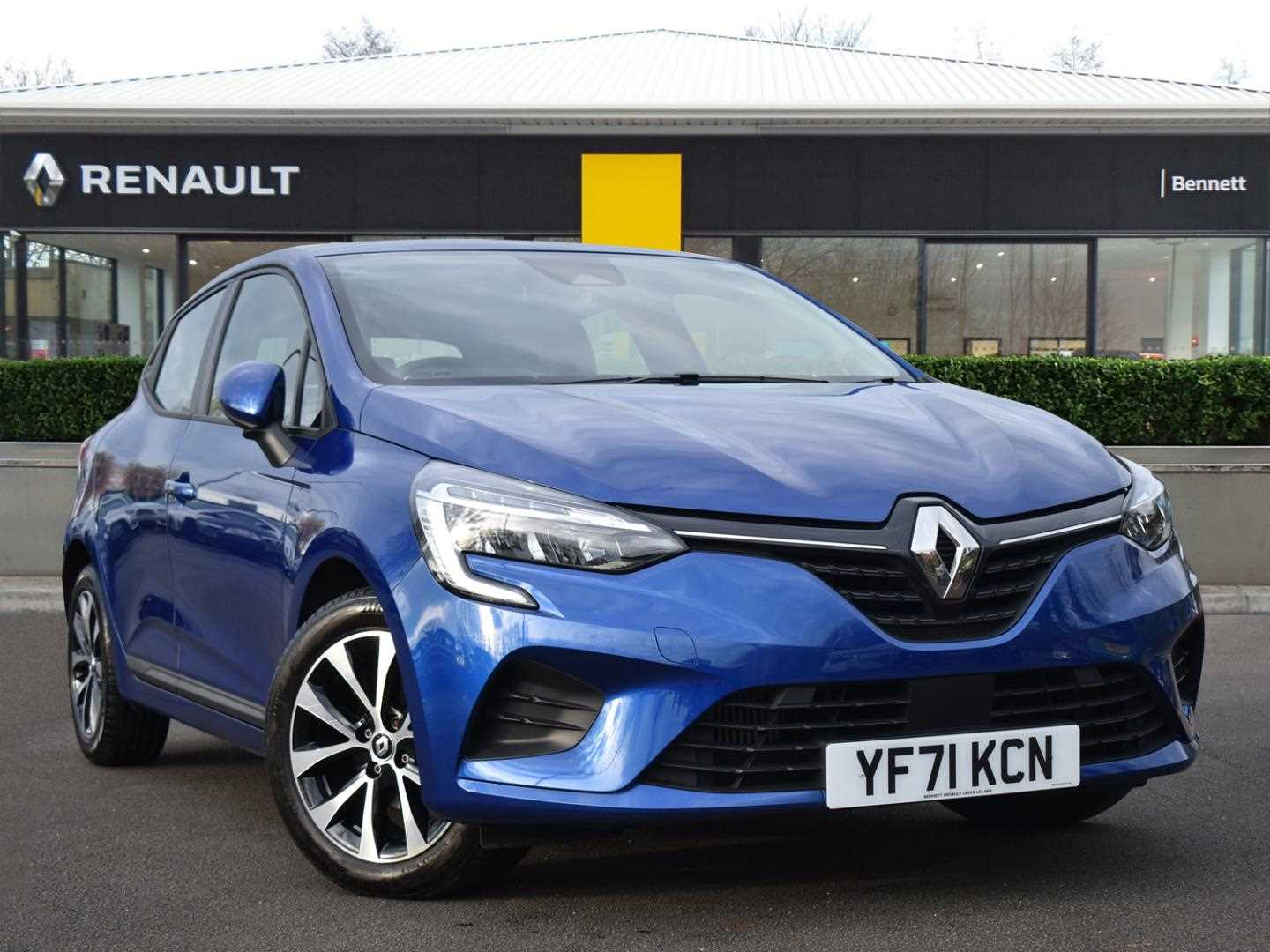 Main listing image - Renault Clio