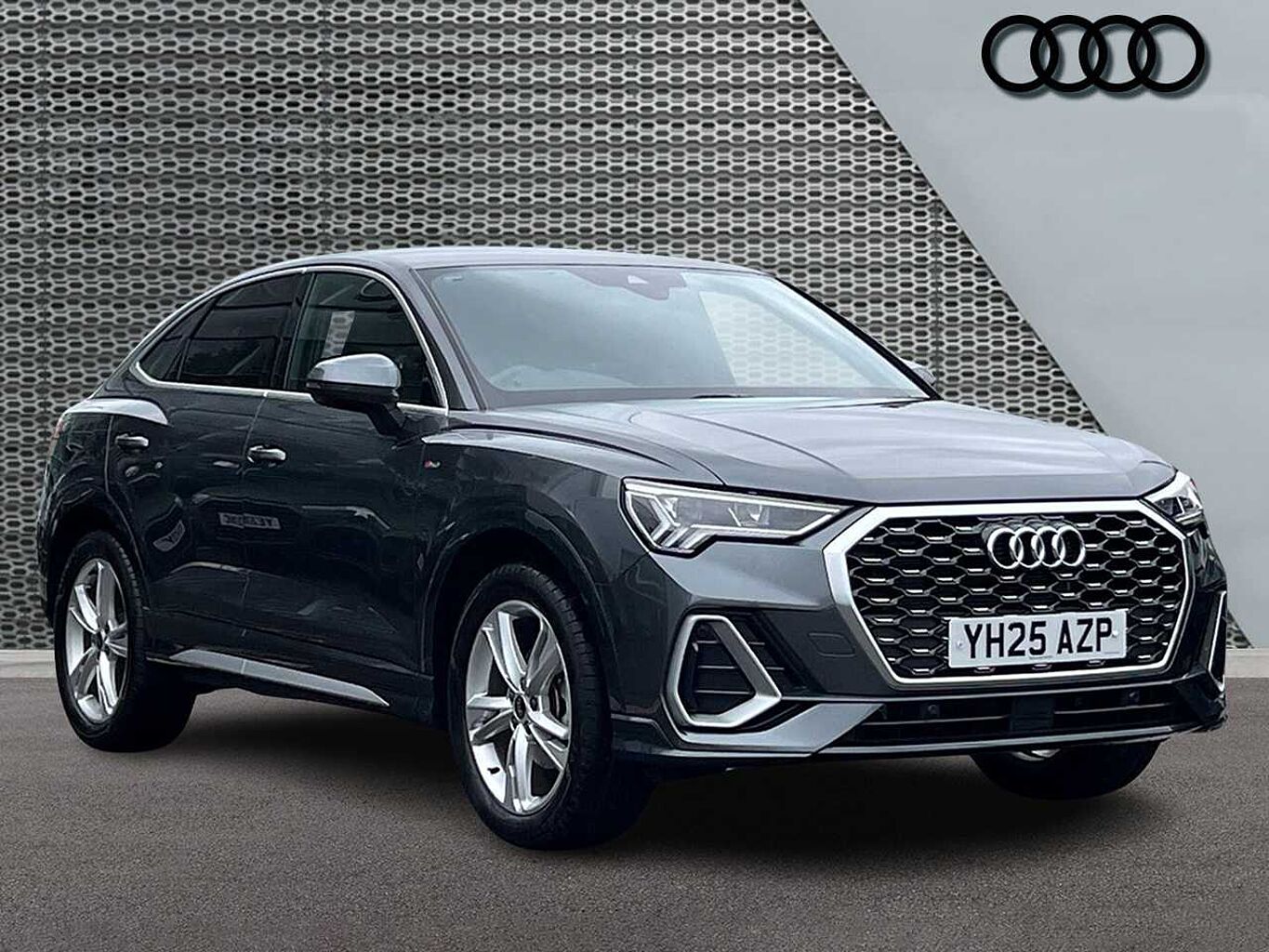 Main listing image - Audi Q3