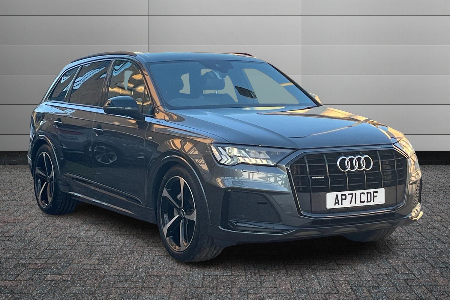 Main listing image - Audi Q7