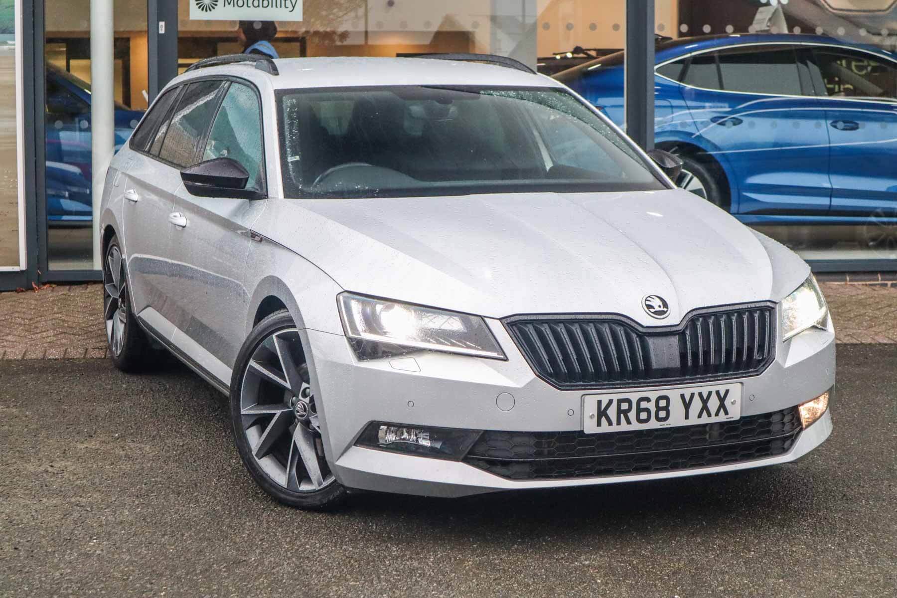 Main listing image - Skoda Superb Estate