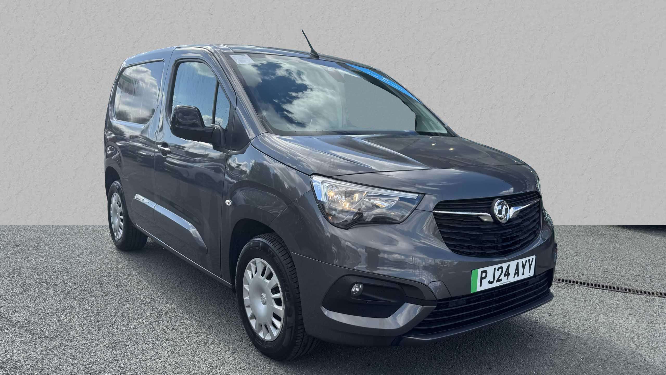 Main listing image - Vauxhall Combo Cargo-e