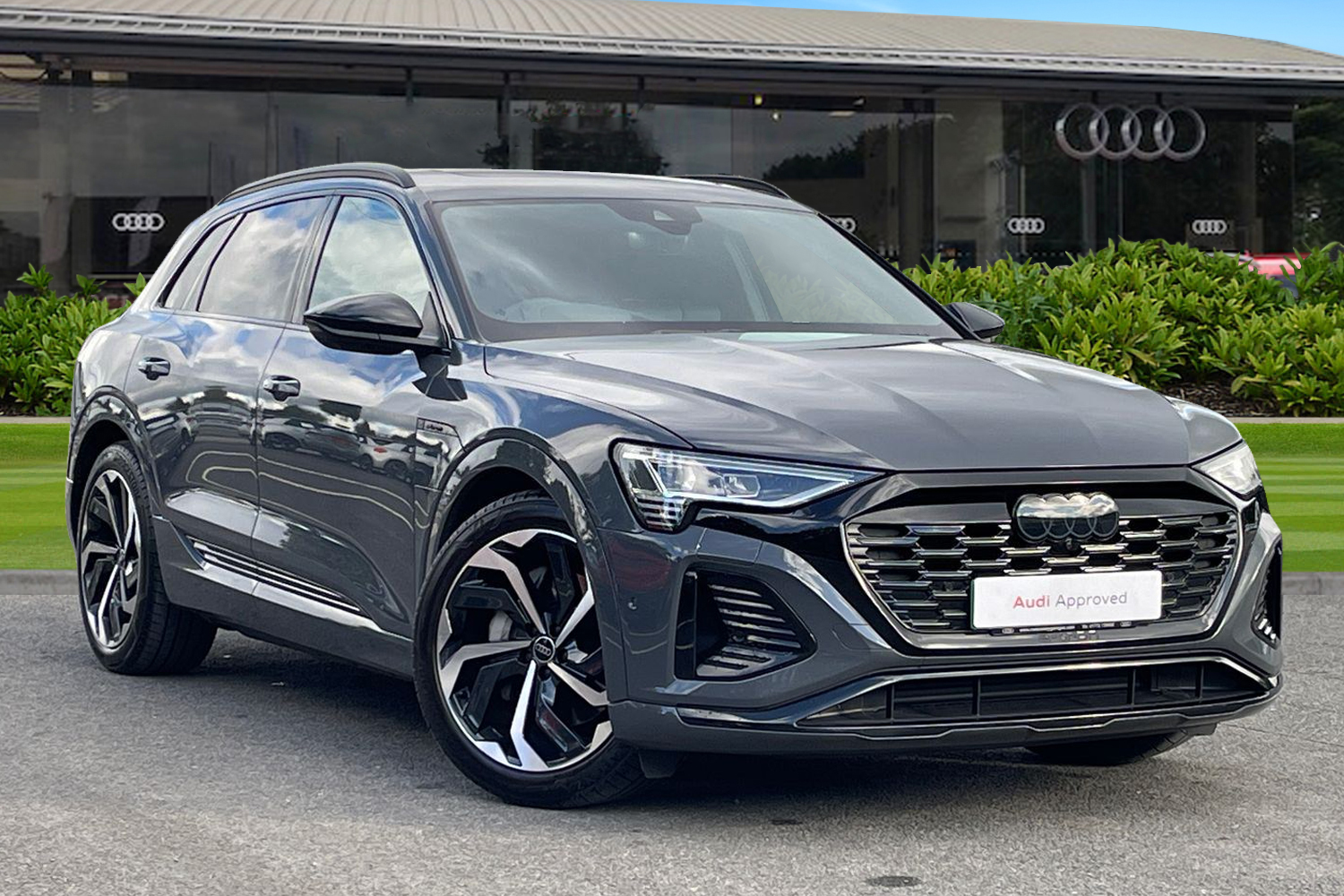 Main listing image - Audi Q8