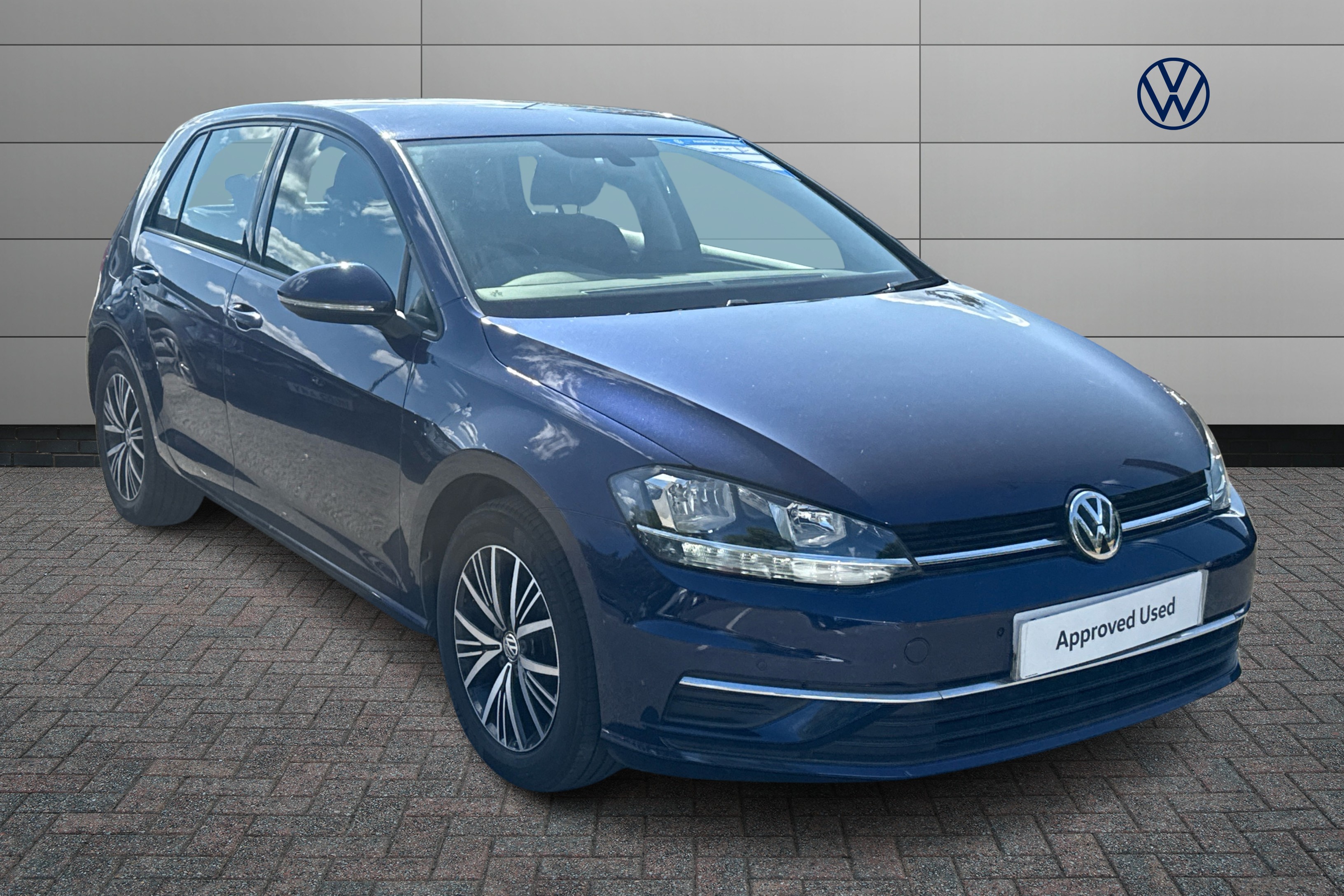 Main listing image - Volkswagen Golf