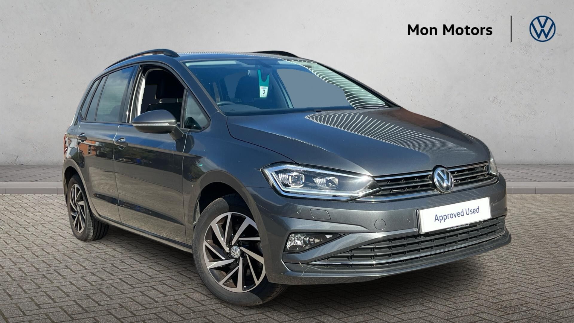 Main listing image - Volkswagen Golf SV