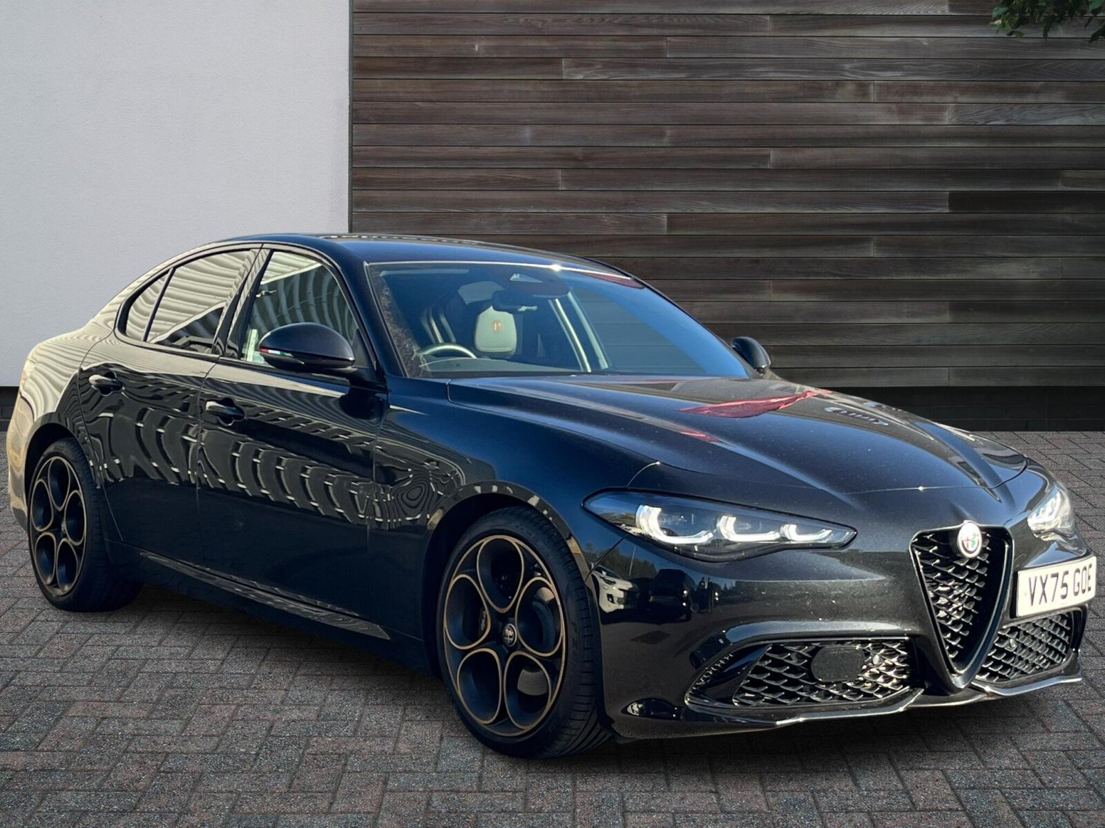 Main listing image - Alfa Romeo Giulia