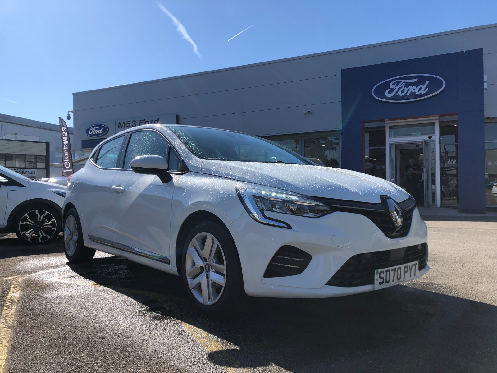 Main listing image - Renault Clio