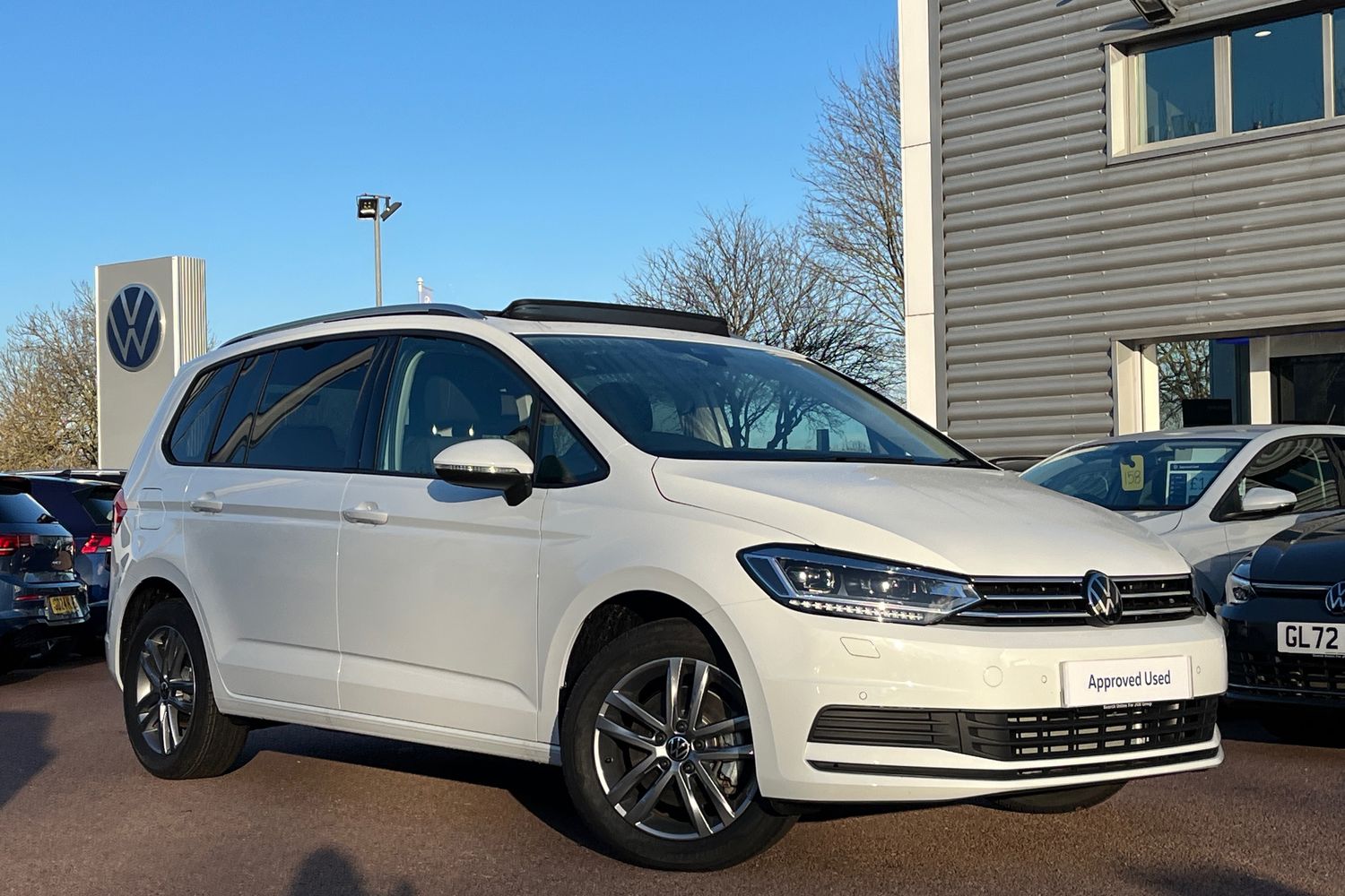 Main listing image - Volkswagen Touran