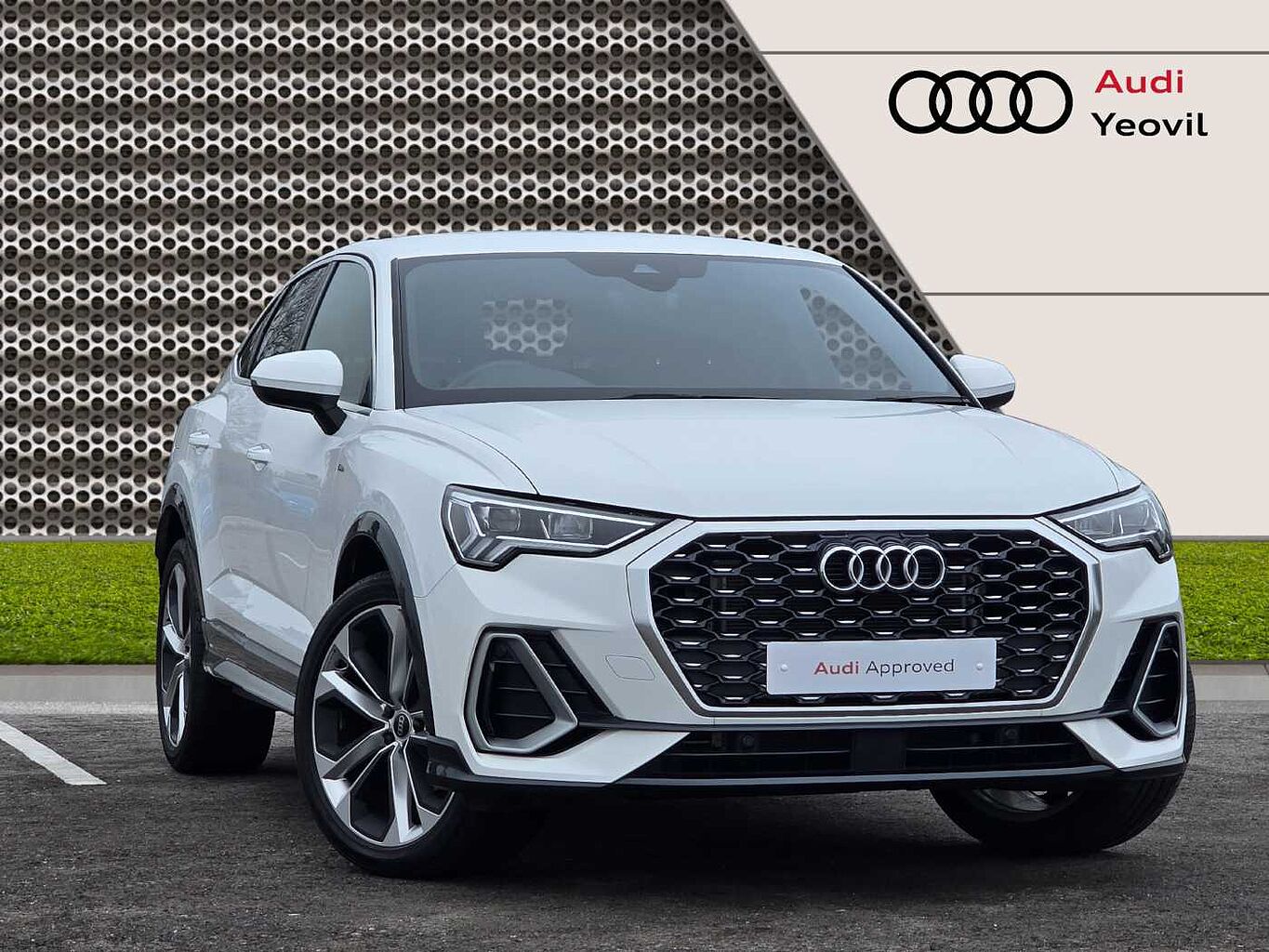 Main listing image - Audi Q3