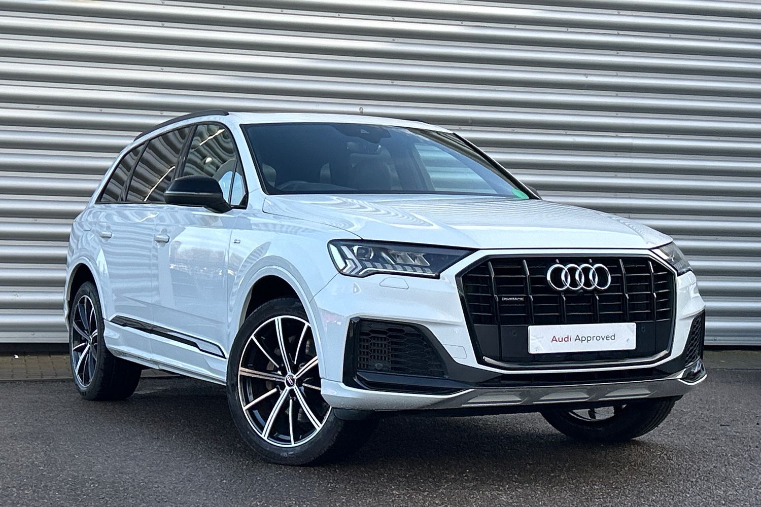 Main listing image - Audi Q7