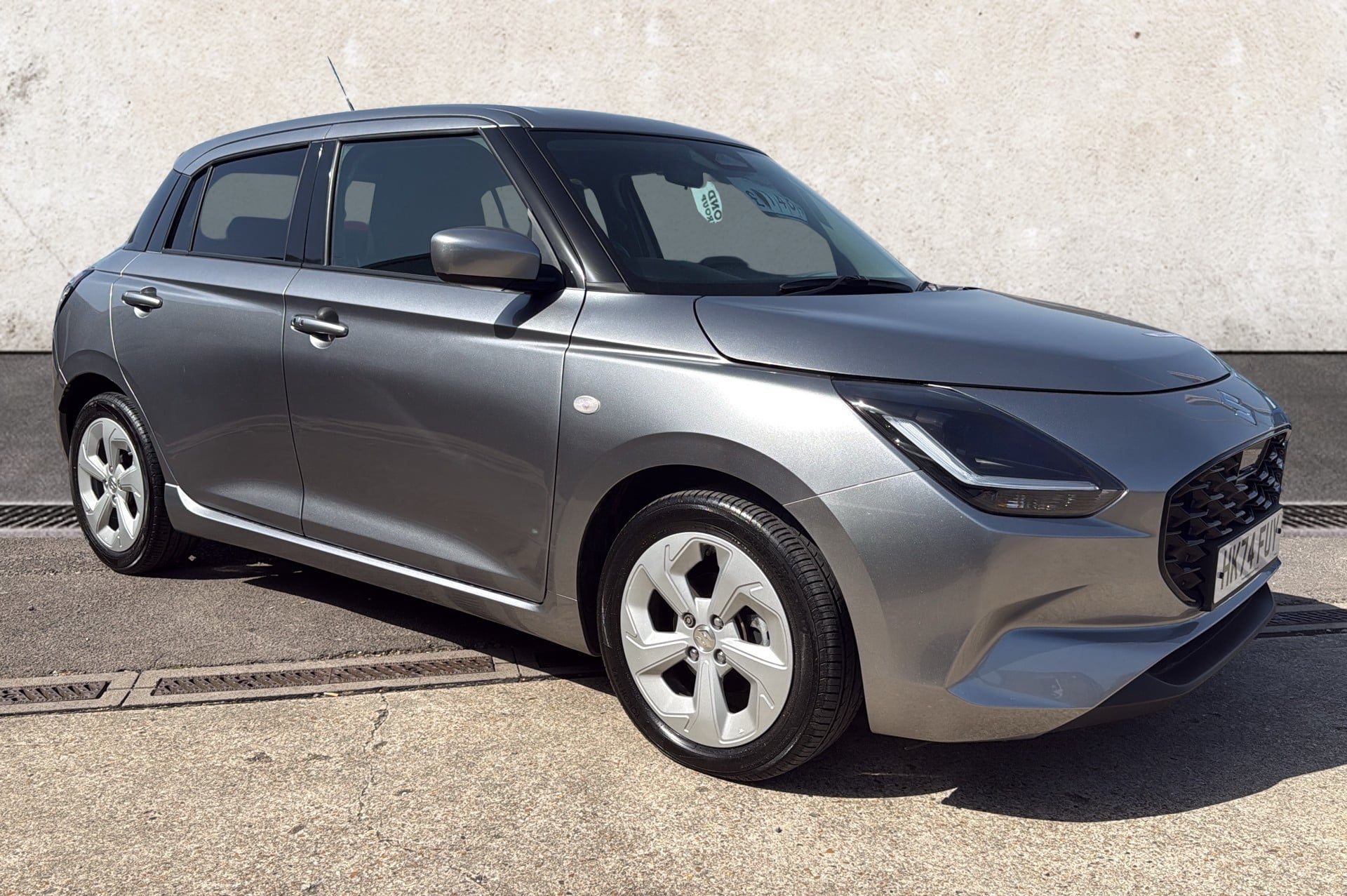 Main listing image - Suzuki Swift