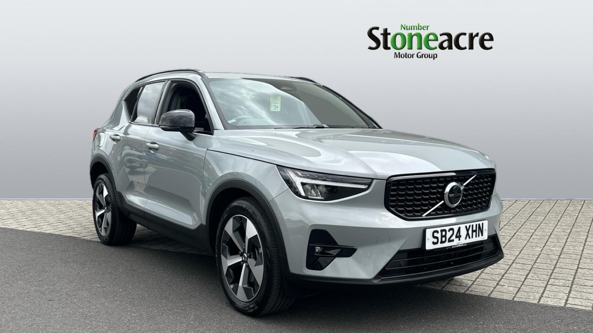 Main listing image - Volvo XC40