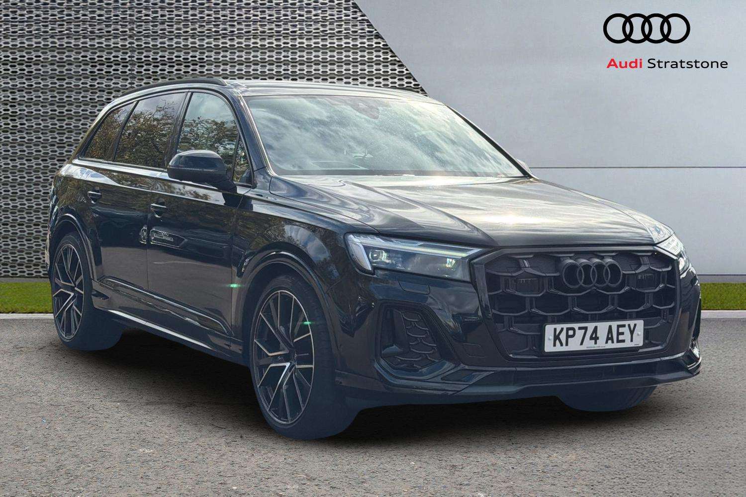 Main listing image - Audi Q7