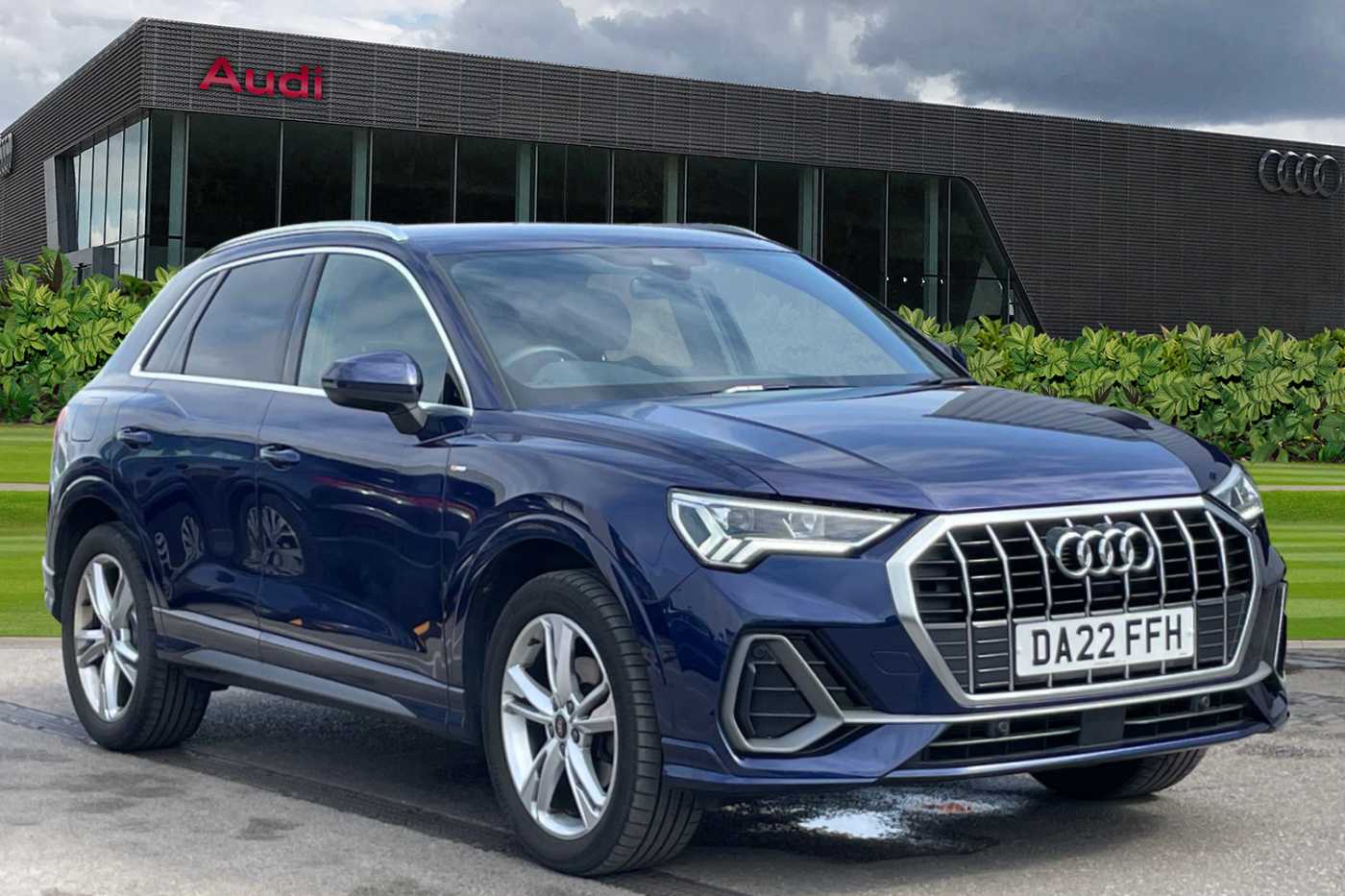 Main listing image - Audi Q3