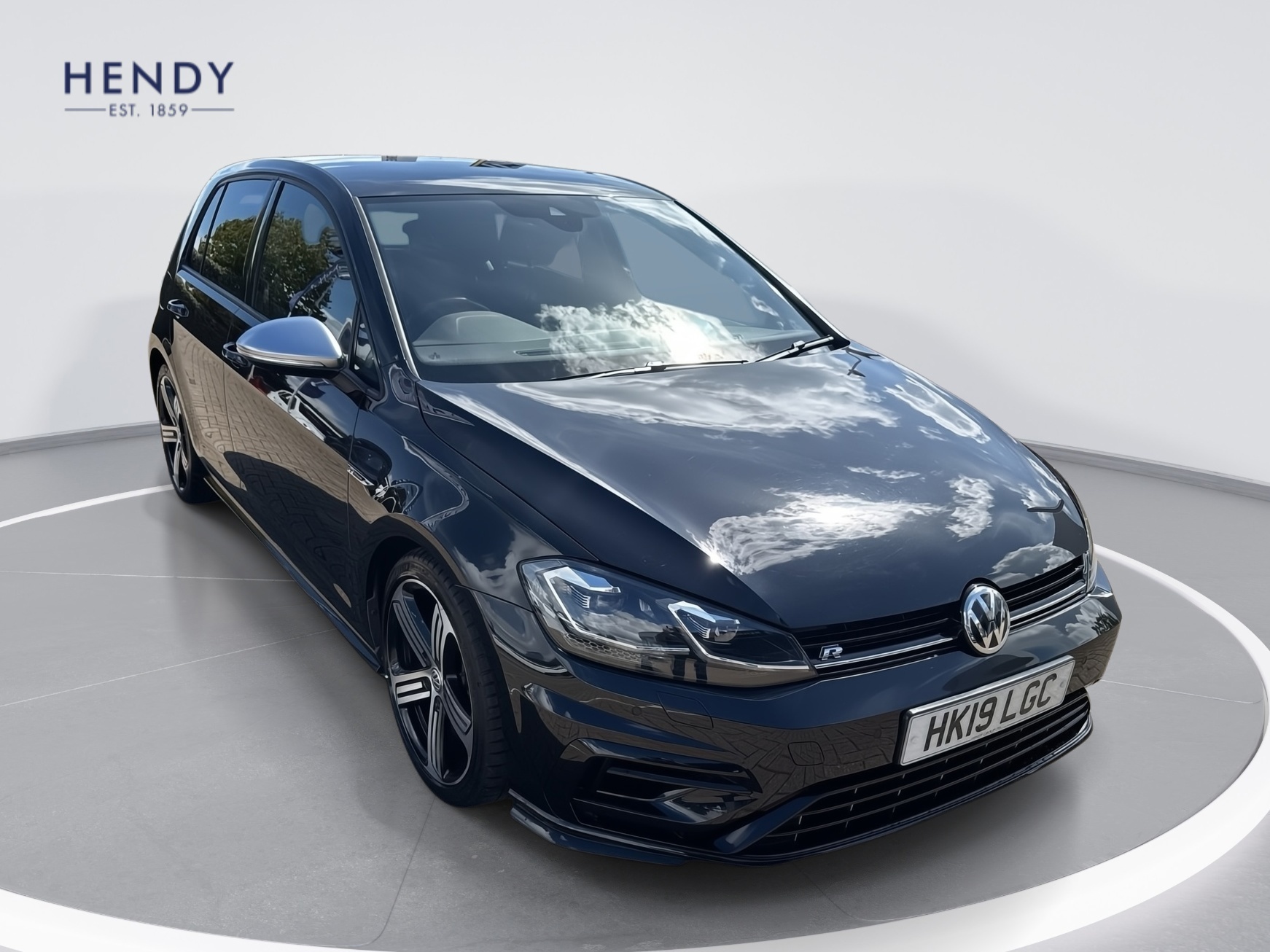 Main listing image - Volkswagen Golf R