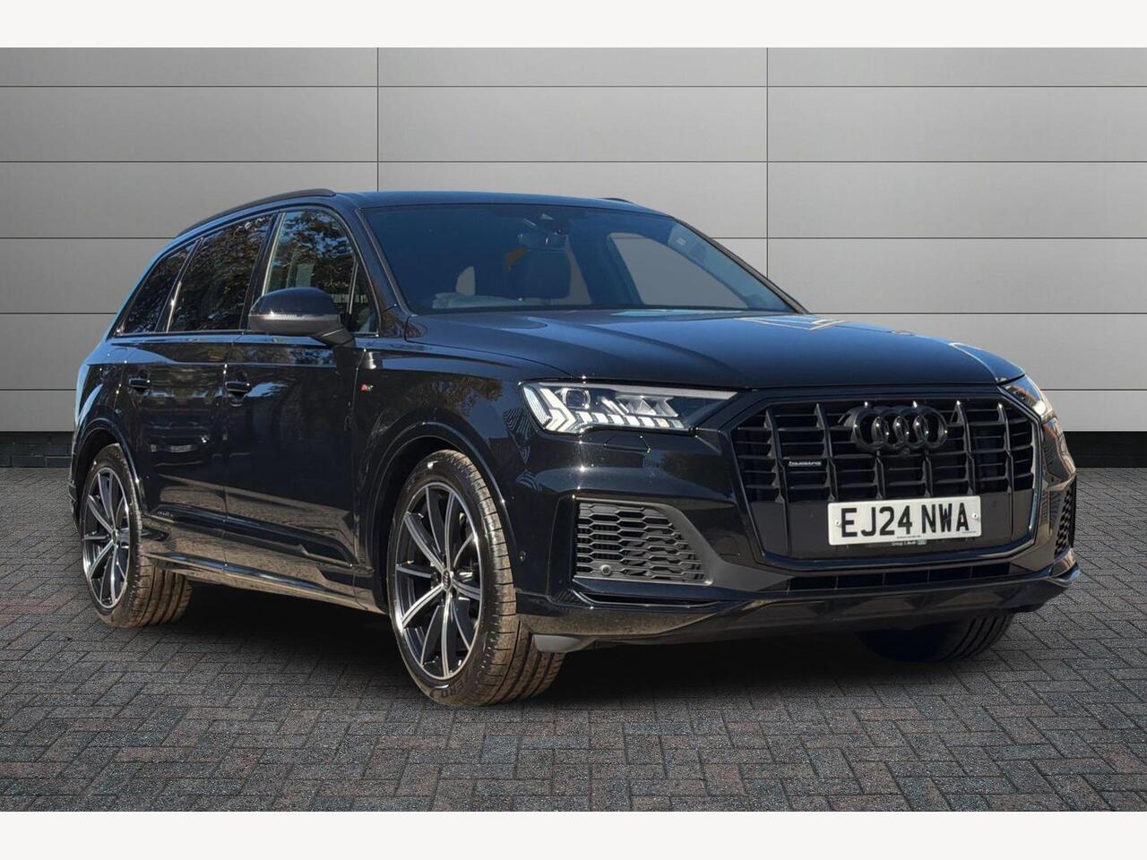 Main listing image - Audi Q7