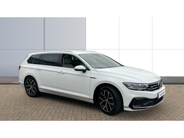 Main listing image - Volkswagen Passat GTE