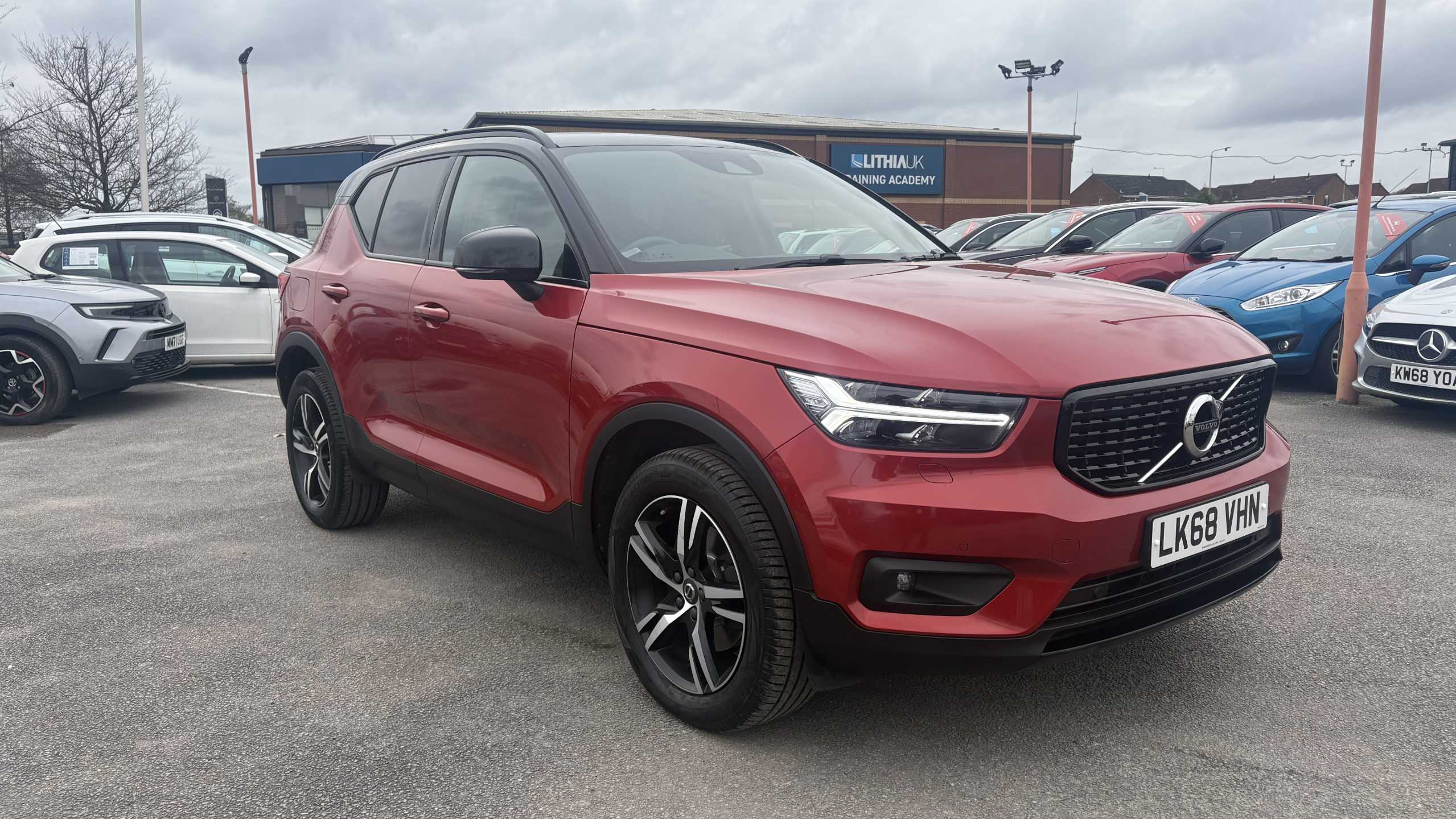 Main listing image - Volvo XC40