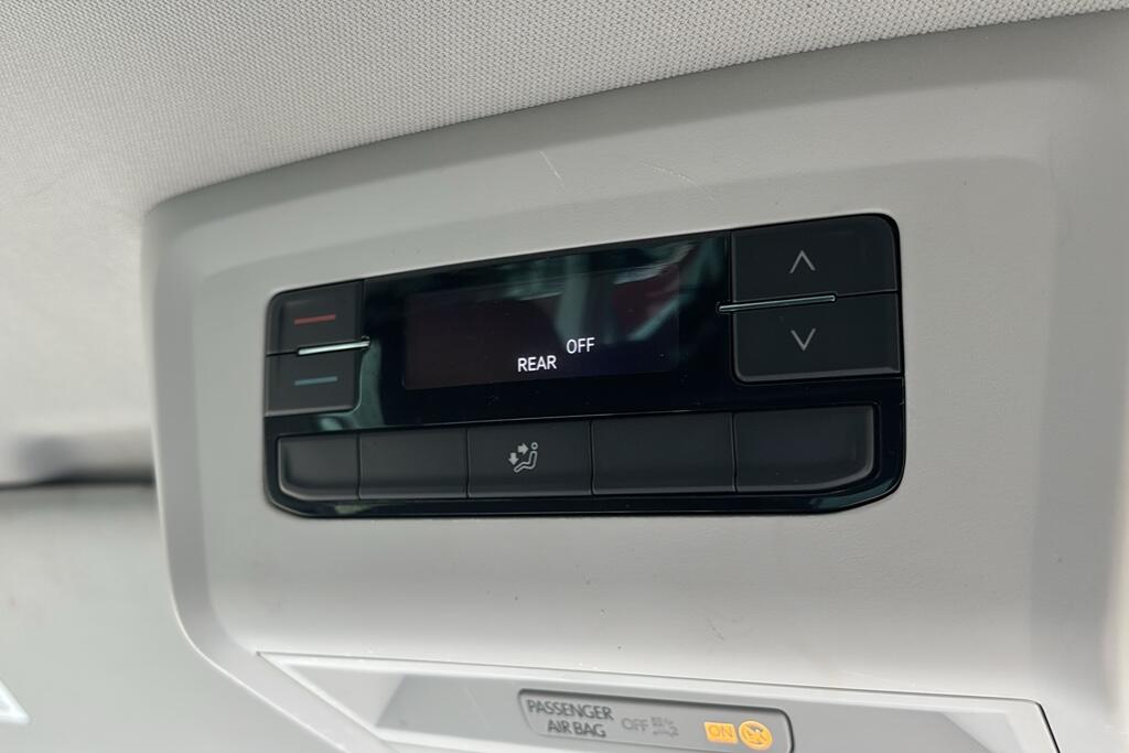 Main listing image - Volkswagen Caravelle