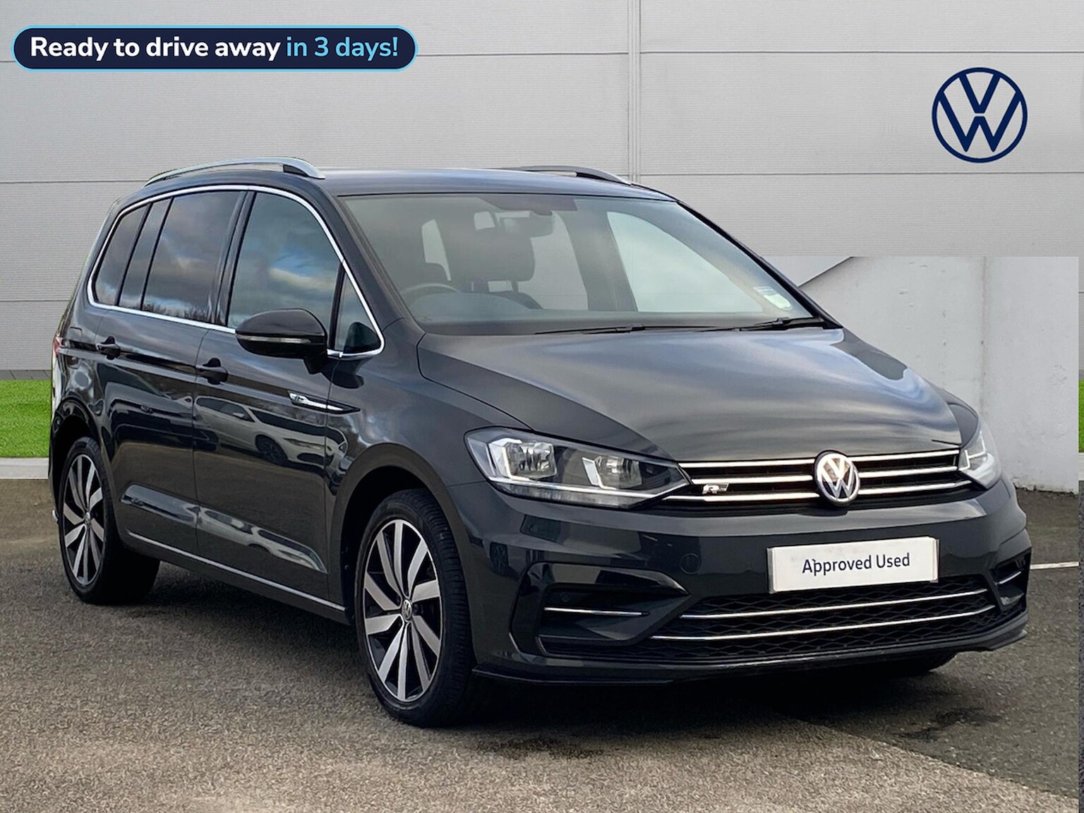 Main listing image - Volkswagen Touran