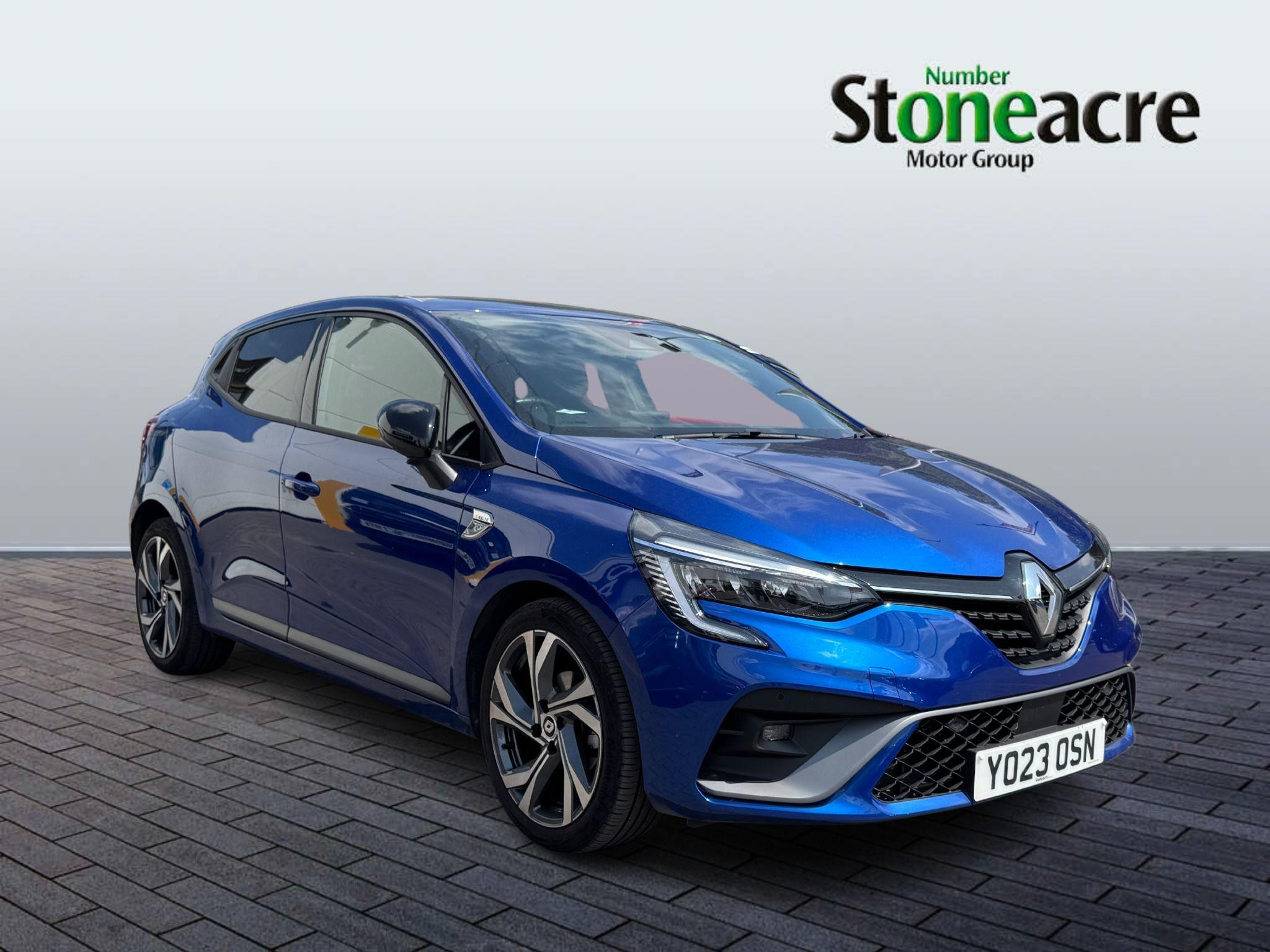 Main listing image - Renault Clio