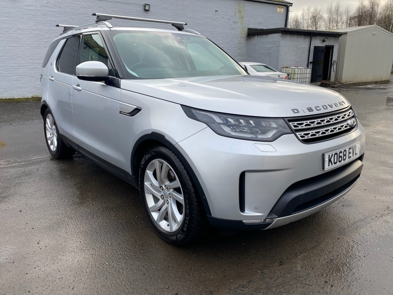 Main listing image - Land Rover Discovery