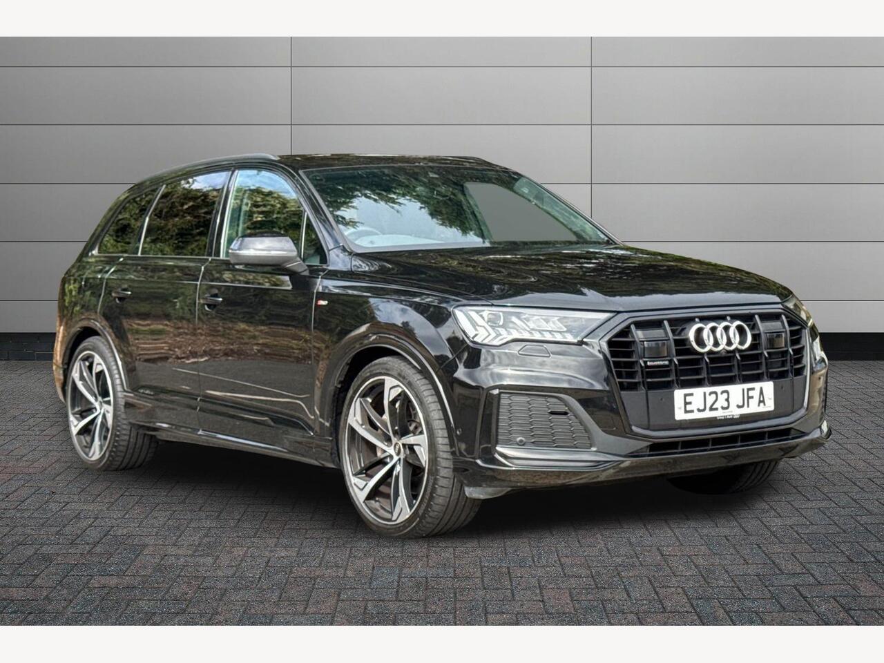Main listing image - Audi Q7