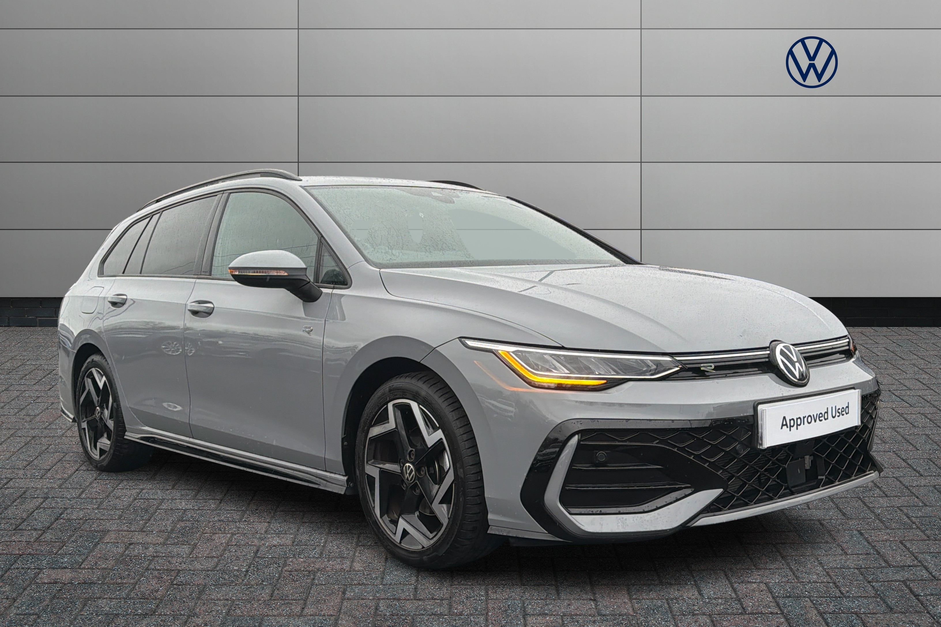 Main listing image - Volkswagen Golf Estate