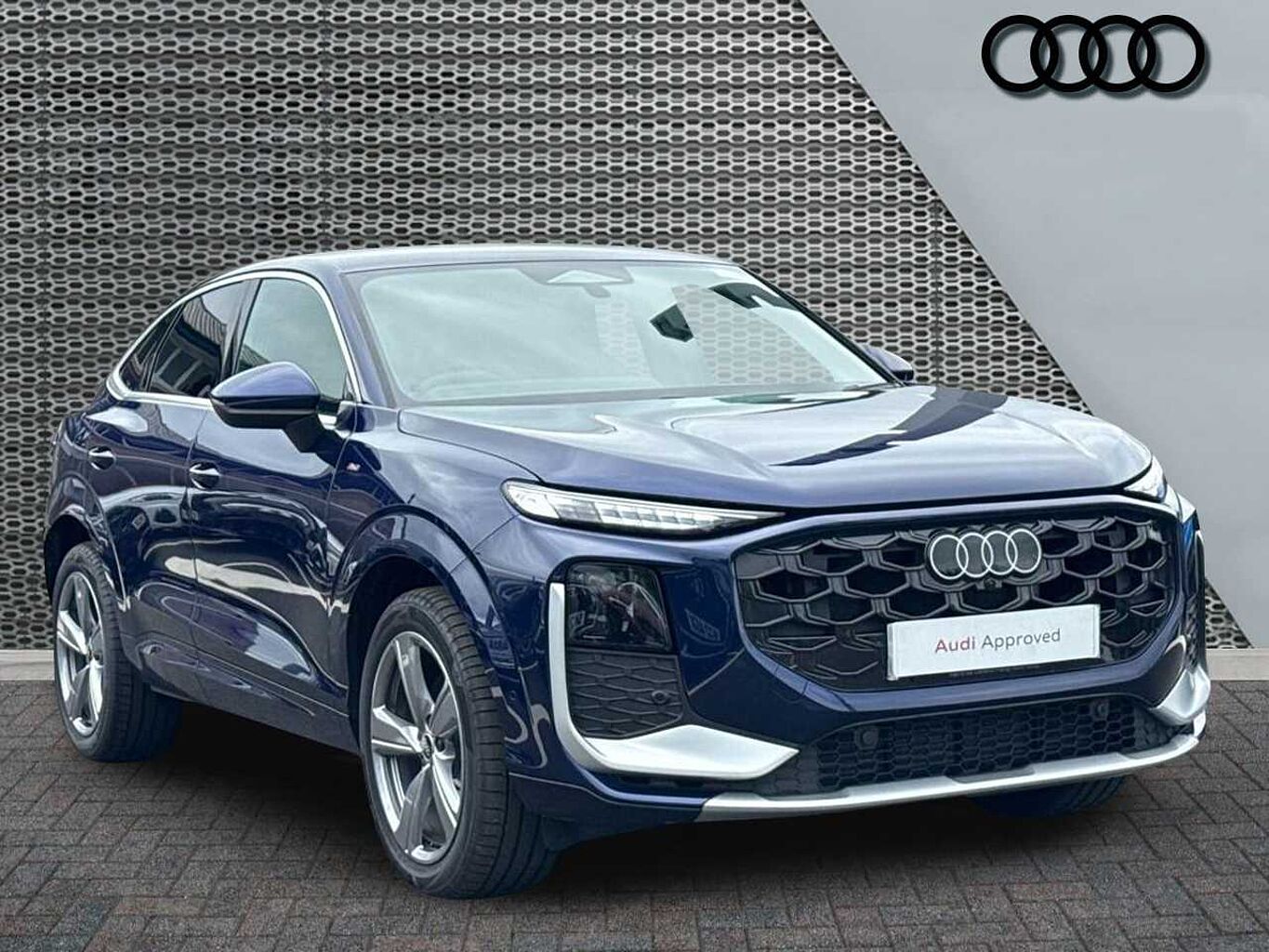 Main listing image - Audi Q3