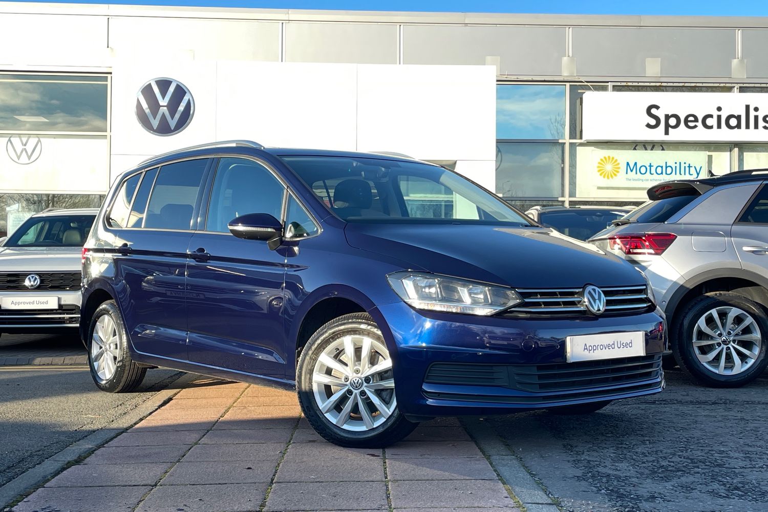 Main listing image - Volkswagen Touran