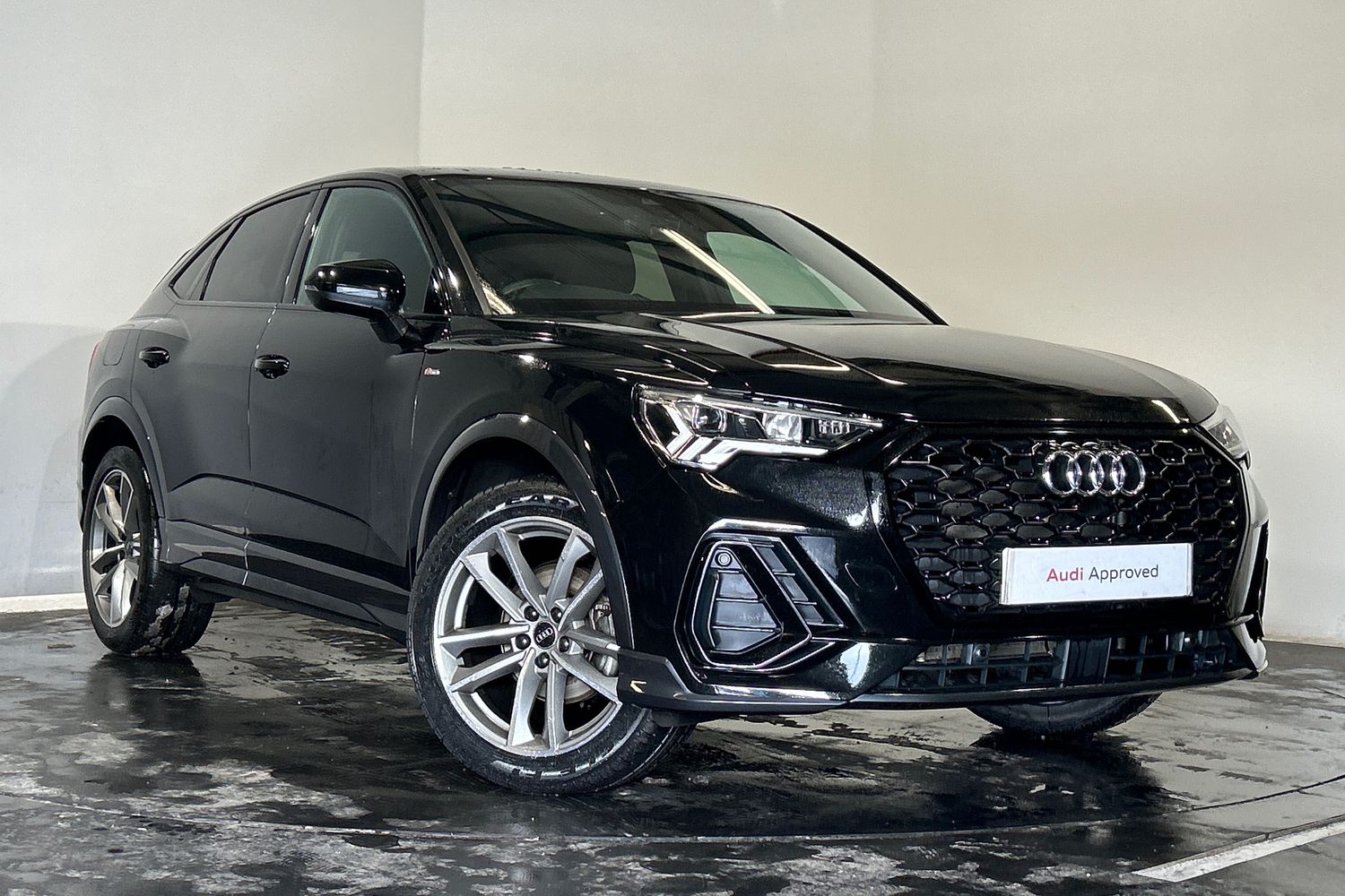 Main listing image - Audi Q3