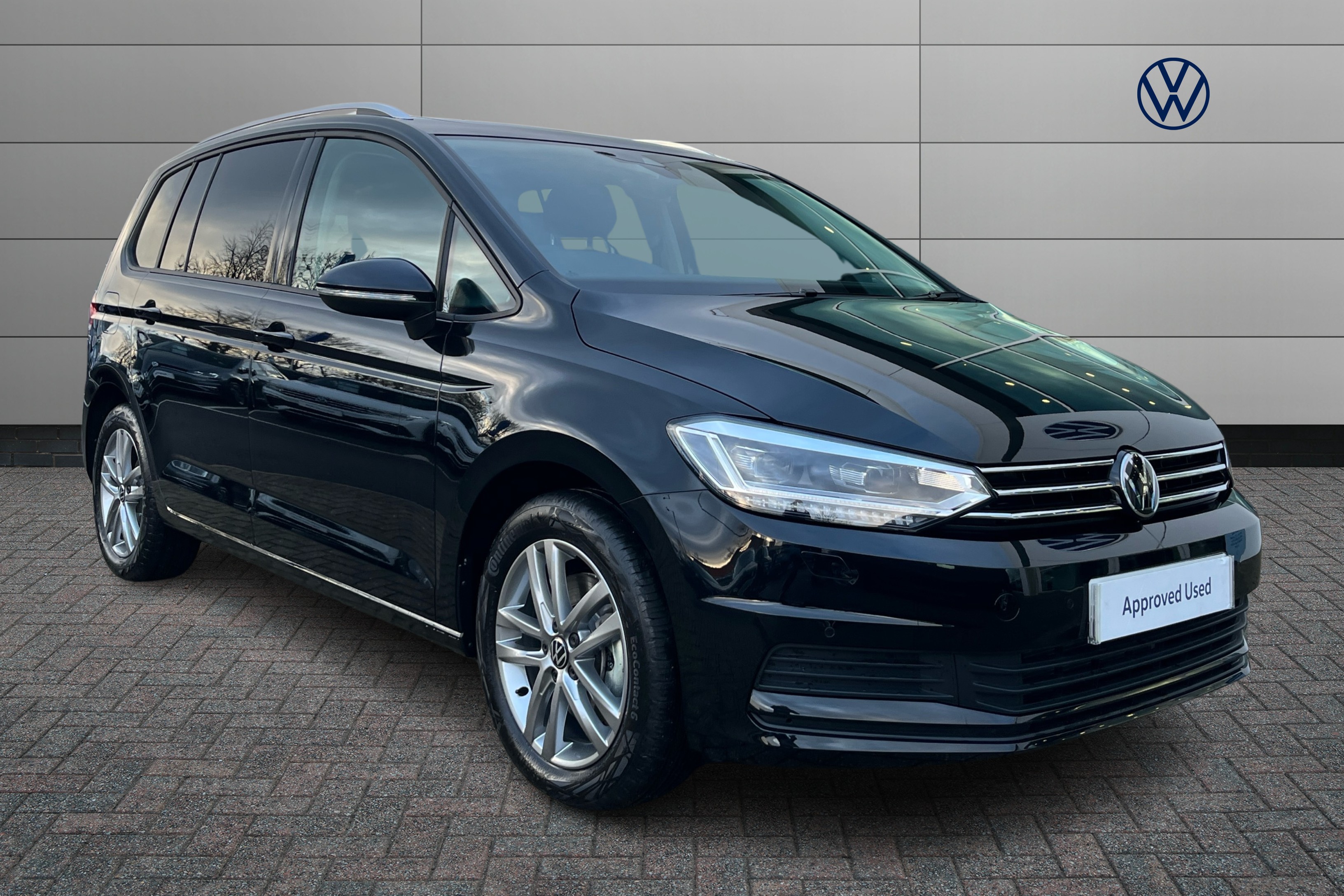 Main listing image - Volkswagen Touran