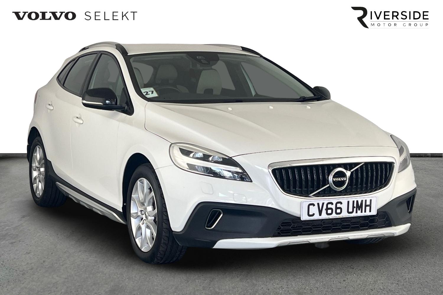 Main listing image - Volvo V40 Cross Country