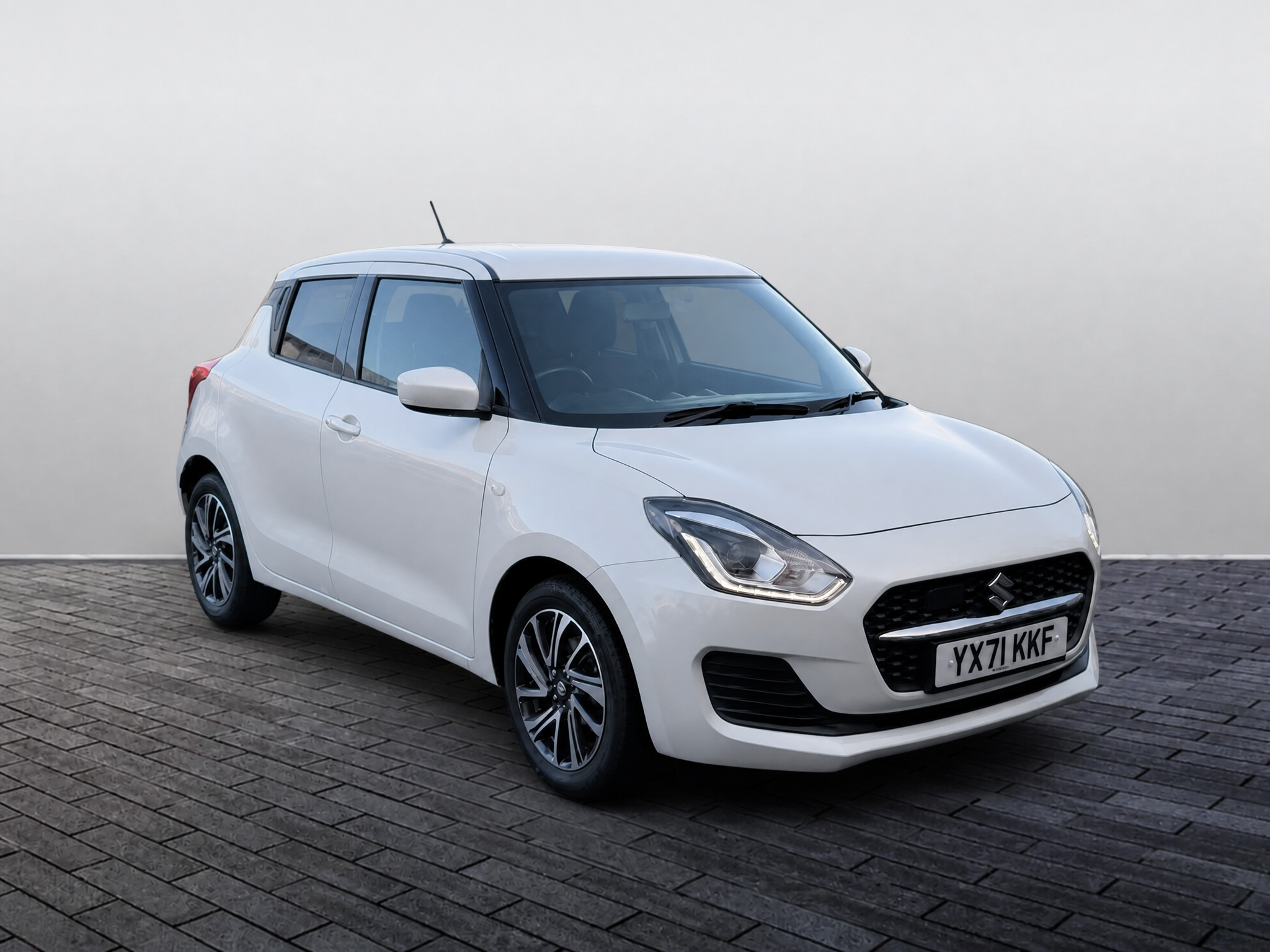 Main listing image - Suzuki Swift