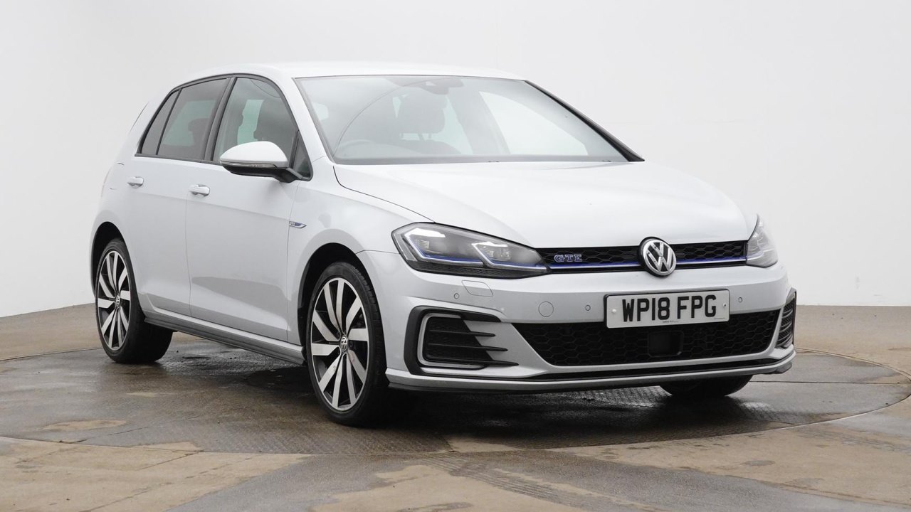 Main listing image - Volkswagen Golf GTE