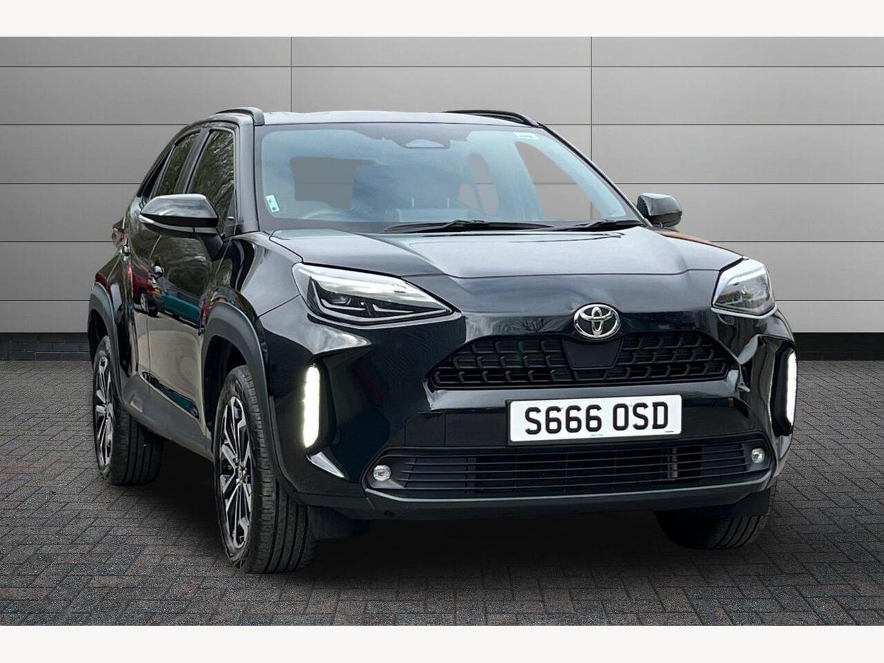 Main listing image - Toyota Yaris Cross