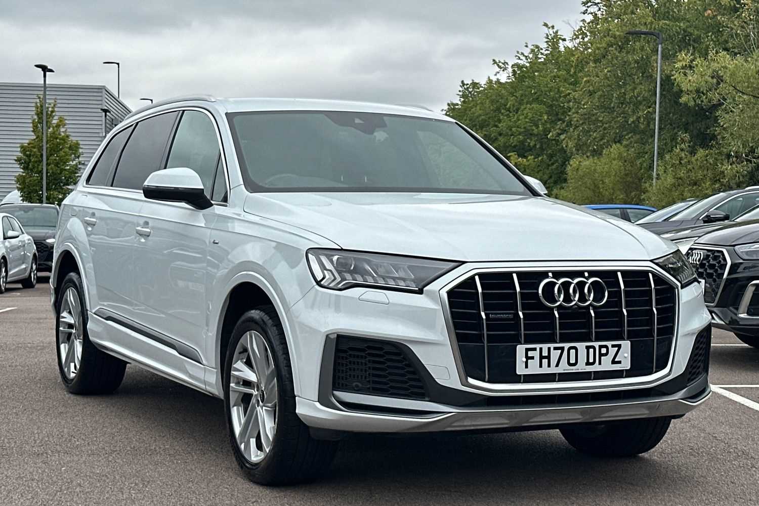 Main listing image - Audi Q7